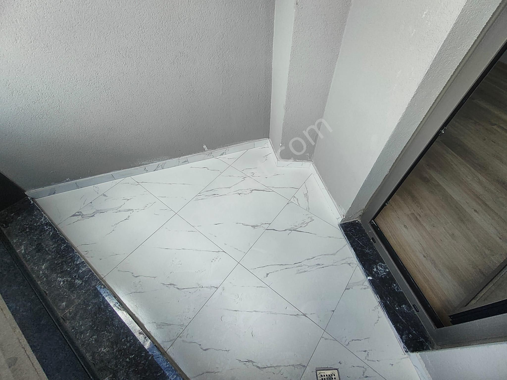 Emlak Dünyasından Küçükyalıda Satılık 2+1 Fırsat Daire - Görsel 9