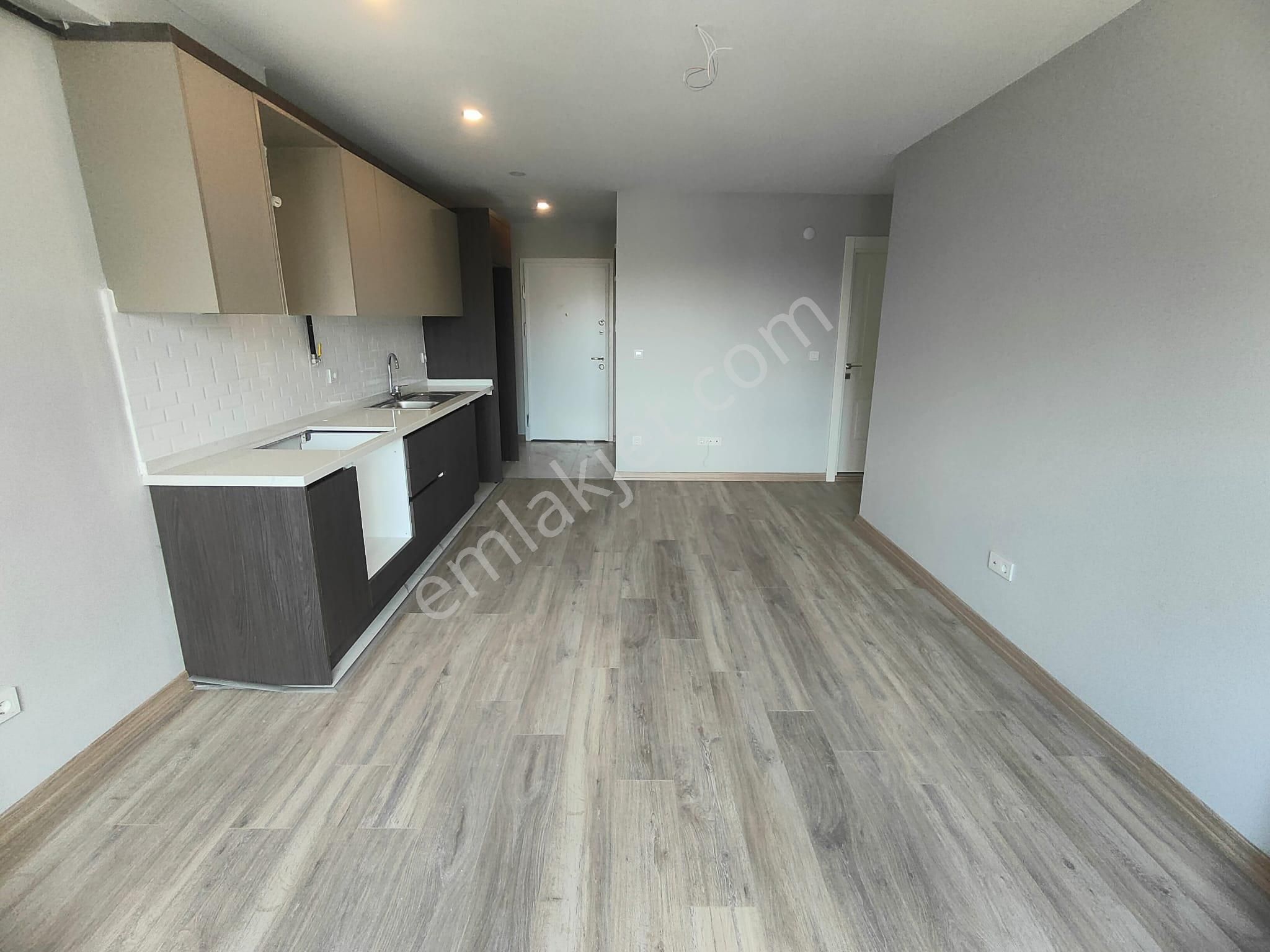 Emlak Dünyasından Küçükyalıda Satılık 2+1 Fırsat Daire - Görsel 3