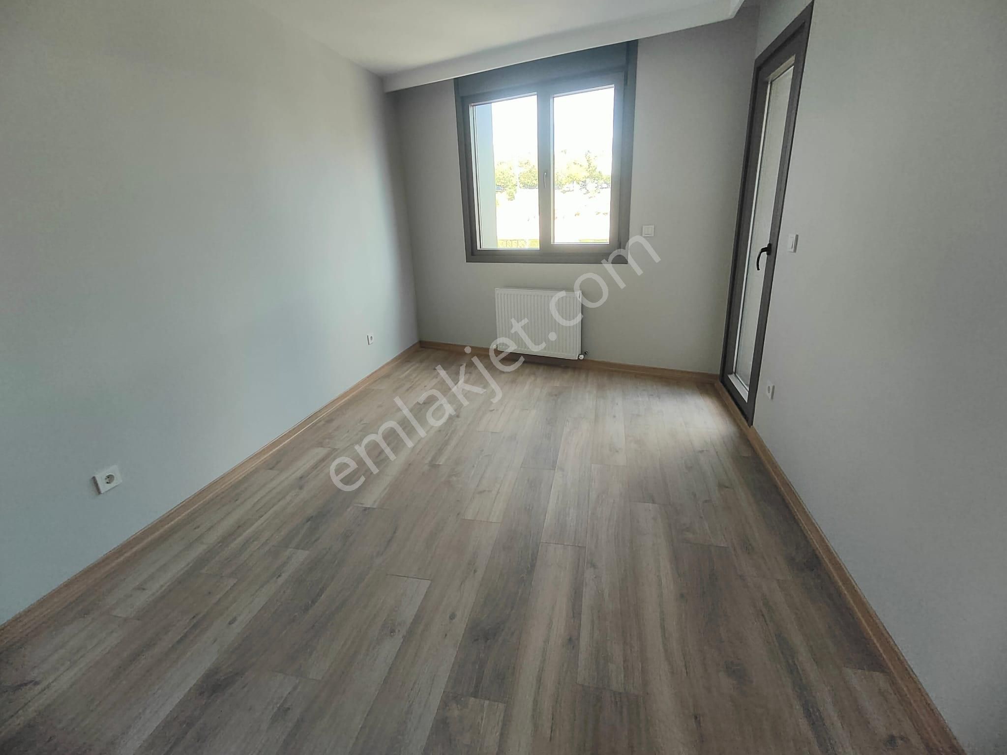 Emlak Dünyasından Küçükyalıda Satılık 2+1 Fırsat Daire - Görsel 8