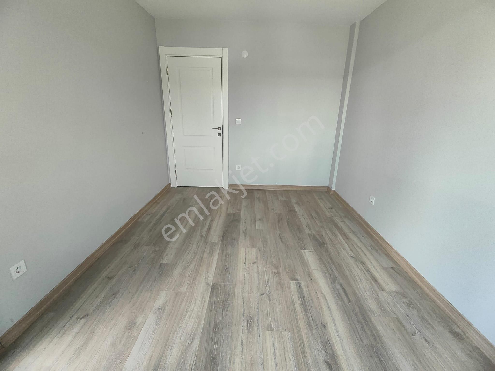 Emlak Dünyasından Küçükyalıda Satılık 2+1 Fırsat Daire - Görsel 10