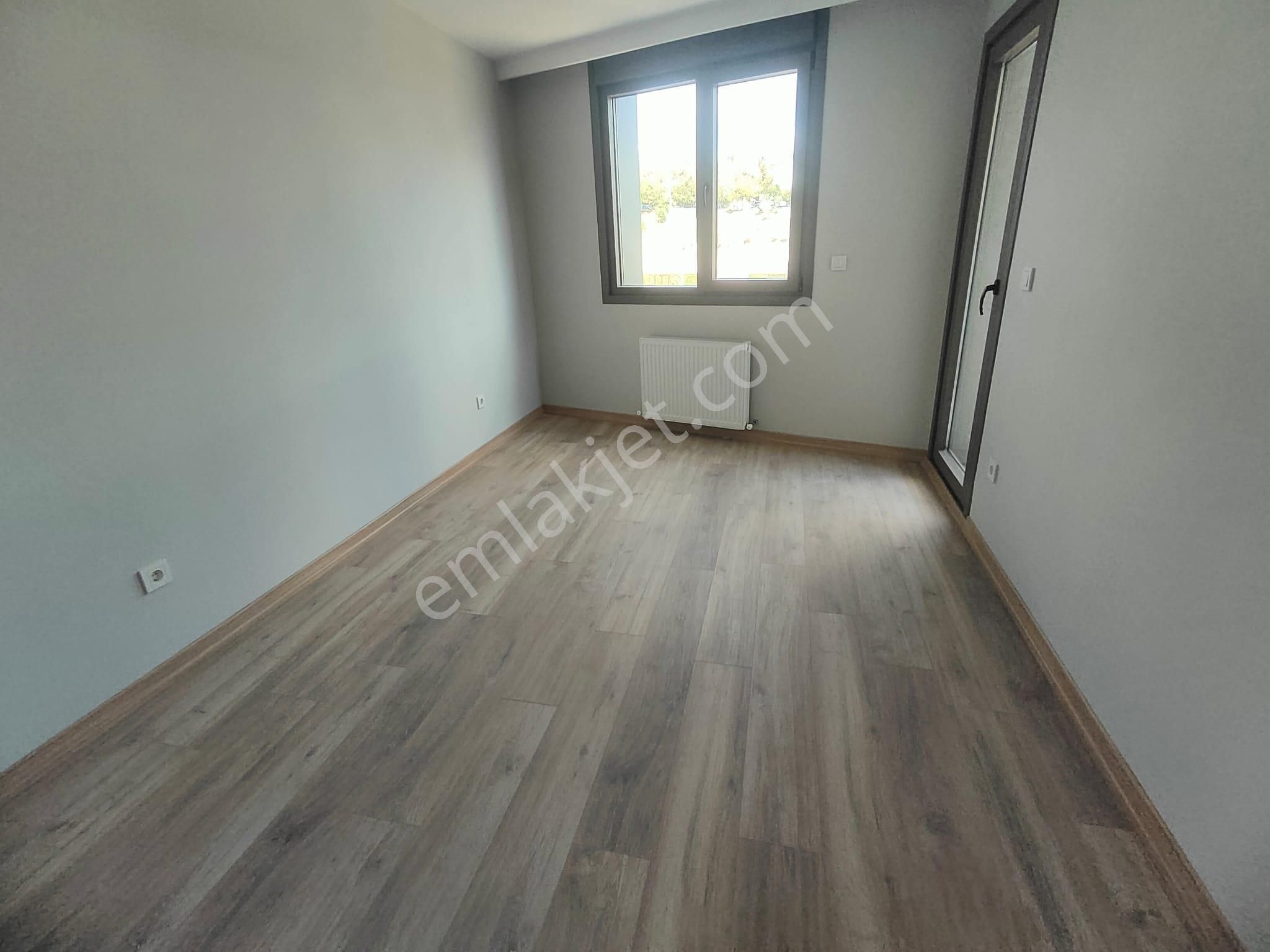 Emlak Dünyasından Küçükyalıda Satılık 2+1 Fırsat Daire - Görsel 7