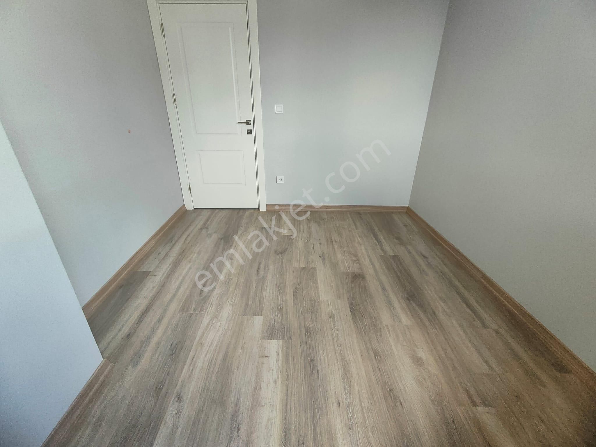 Emlak Dünyasından Küçükyalıda Satılık 2+1 Fırsat Daire - Görsel 15