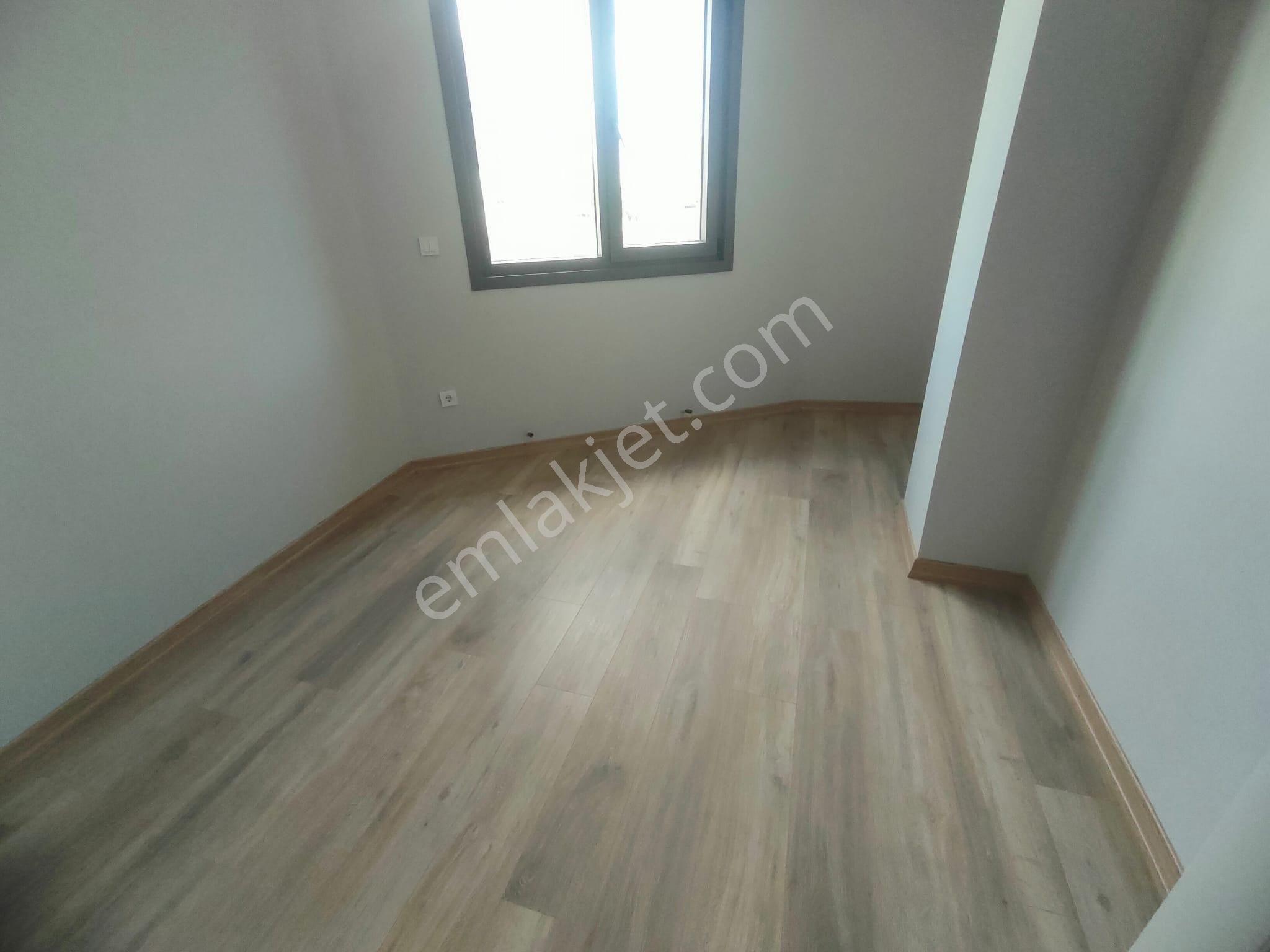 Emlak Dünyasından Küçükyalıda Satılık 2+1 Fırsat Daire - Görsel 14