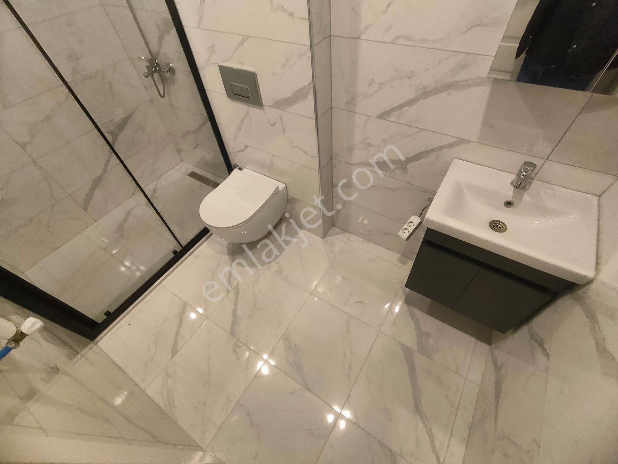 Emlak Dünyasından Küçükyalıda Satılık 2+1 Fırsat Daire - Görsel 5