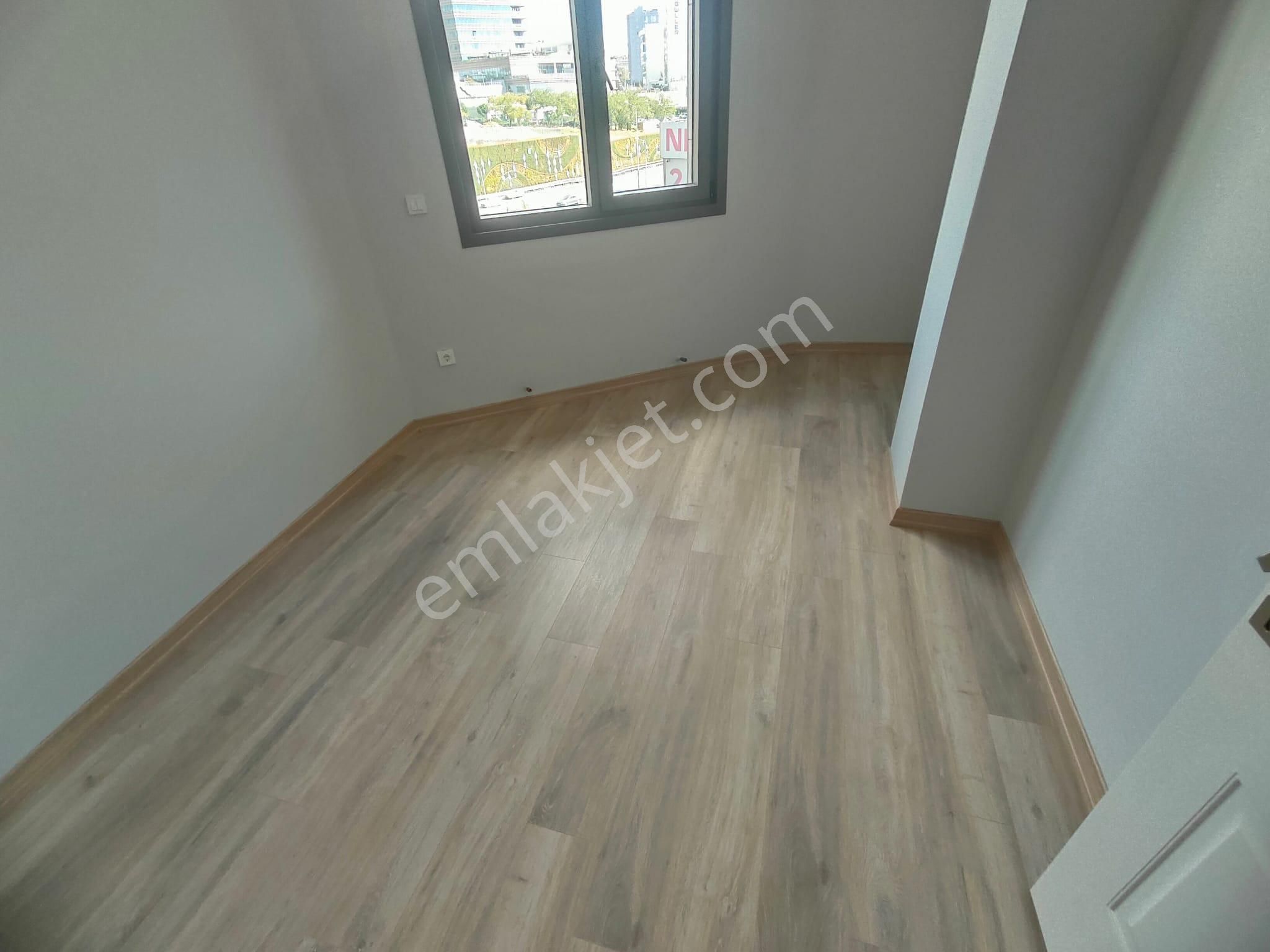 Emlak Dünyasından Küçükyalıda Satılık 2+1 Fırsat Daire - Görsel 13