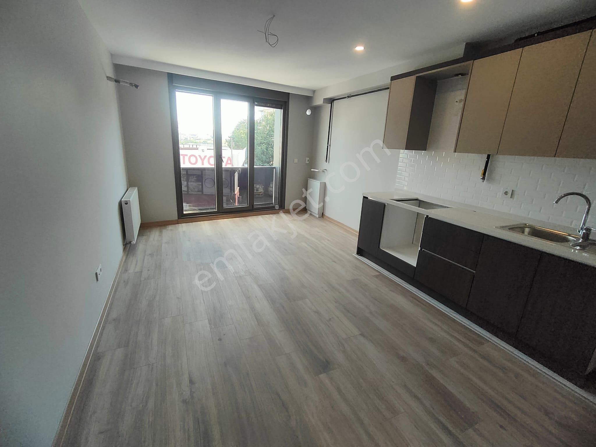 Emlak Dünyasından Küçükyalıda Satılık 2+1 Fırsat Daire - Görsel 2