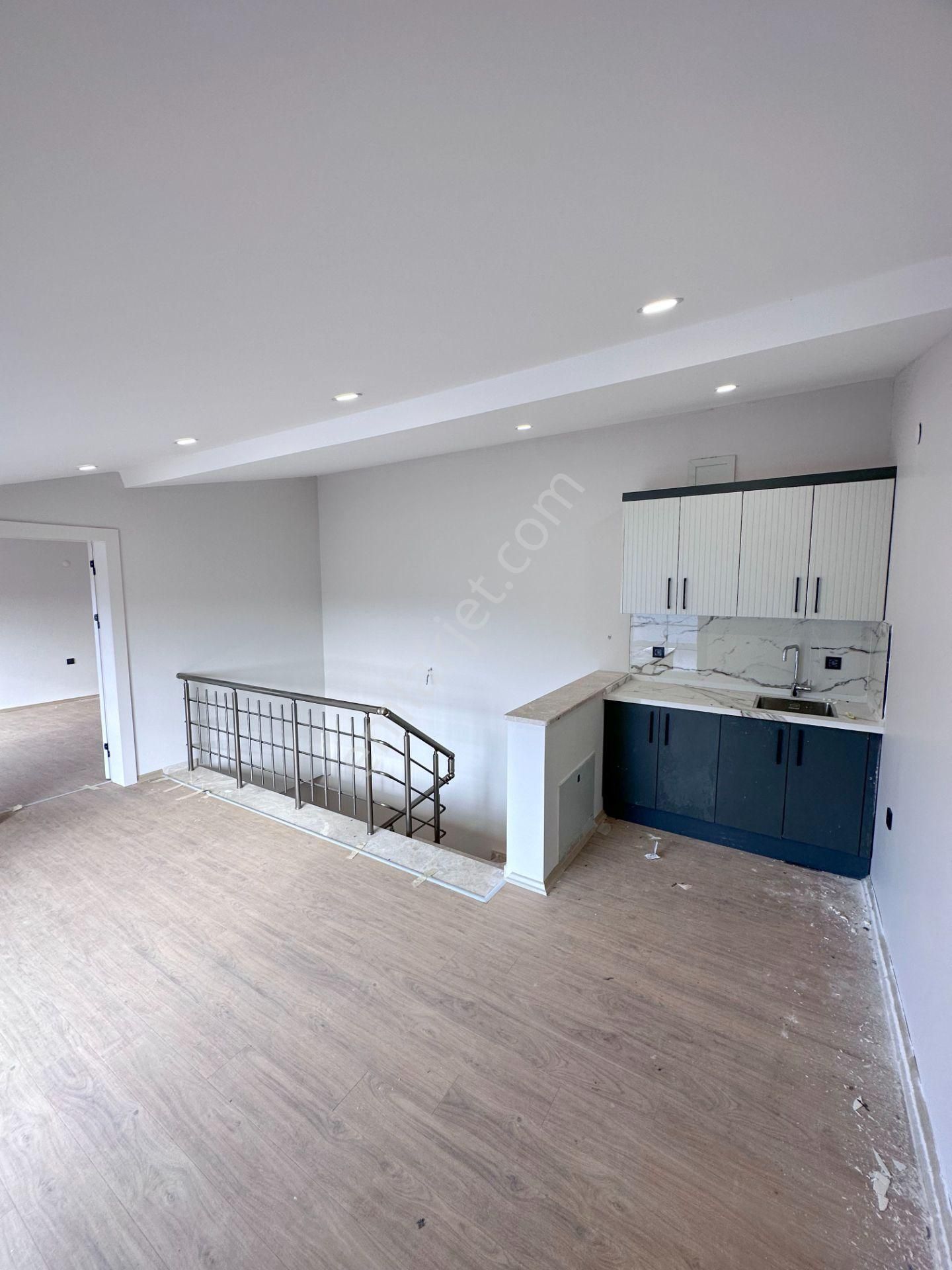 Mert Uçar'dan Satılık Menderes'te Sıfır 4+1 Bahçeli Villa - Görsel 25