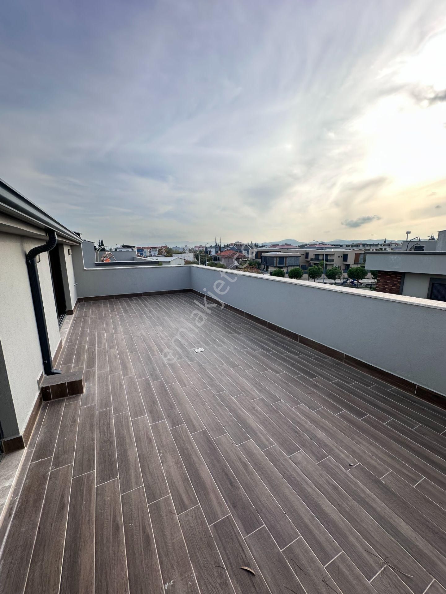 Mert Uçar'dan Satılık Menderes'te Sıfır 4+1 Bahçeli Villa - Görsel 31