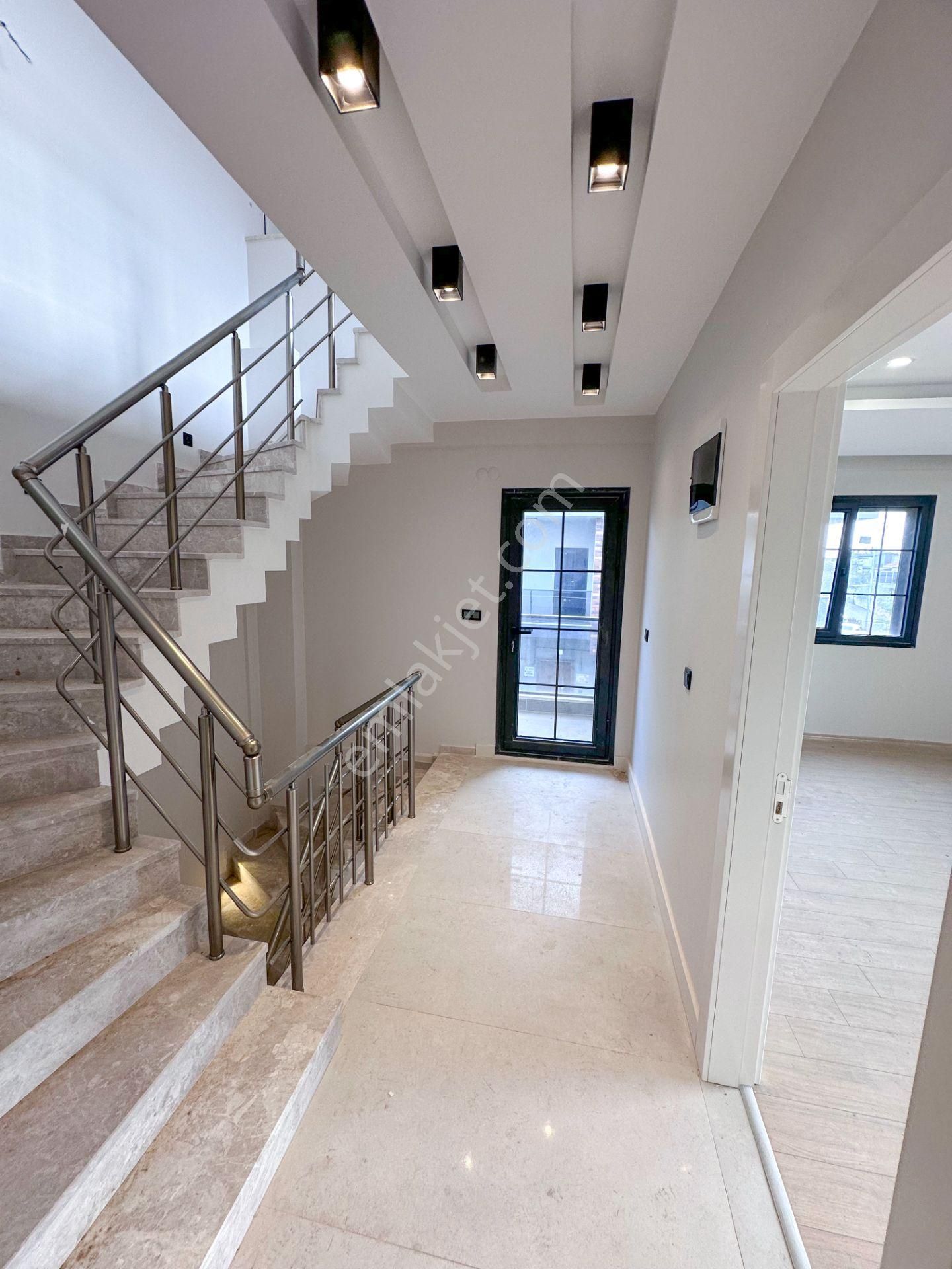 Mert Uçar'dan Satılık Menderes'te Sıfır 4+1 Bahçeli Villa - Görsel 23