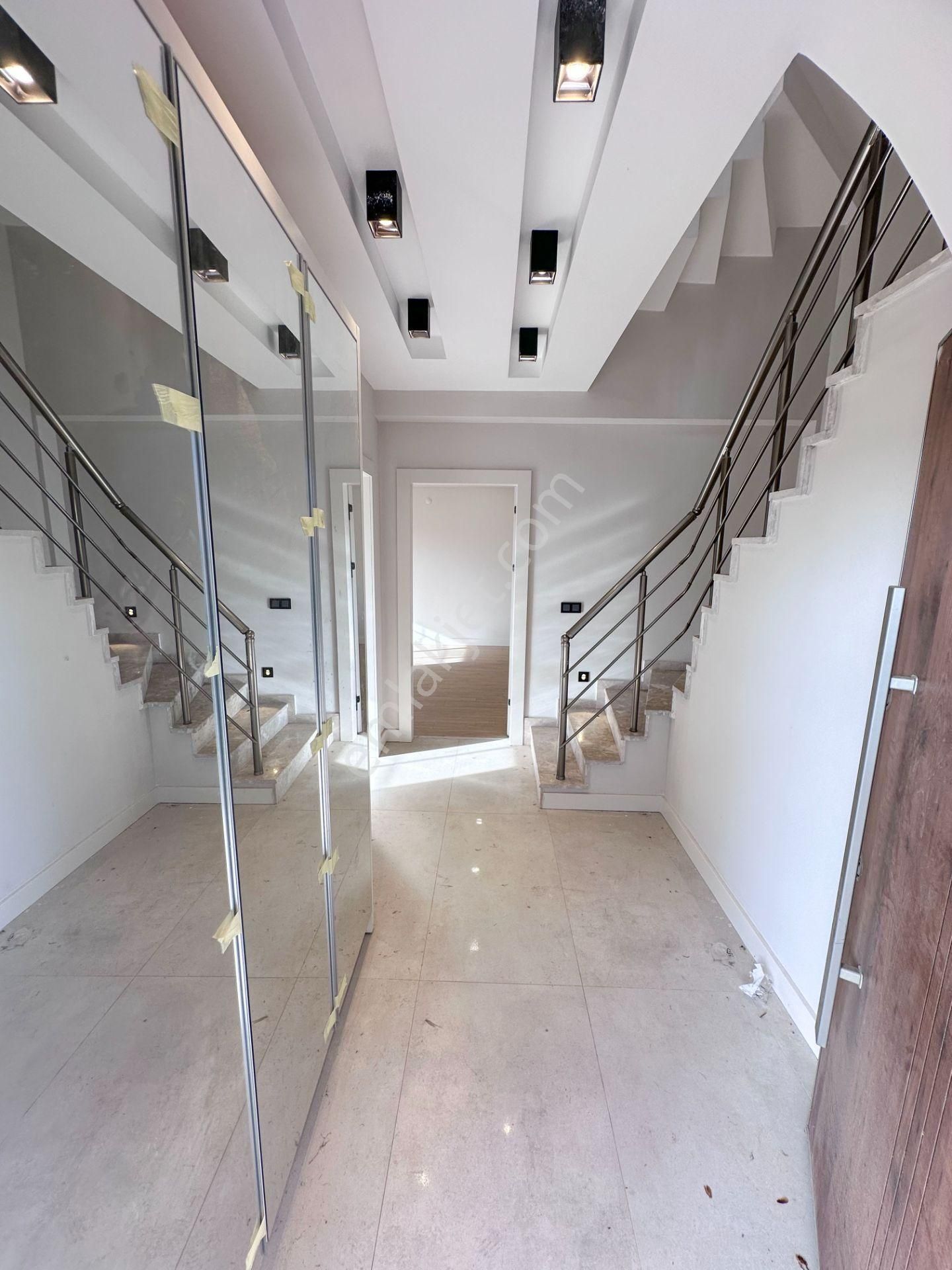 Mert Uçar'dan Satılık Menderes'te Sıfır 4+1 Bahçeli Villa - Görsel 4