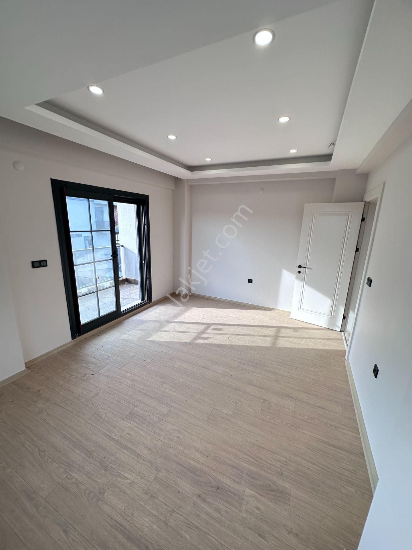 Mert Uçar'dan Satılık Menderes'te Sıfır 4+1 Bahçeli Villa - Görsel 15