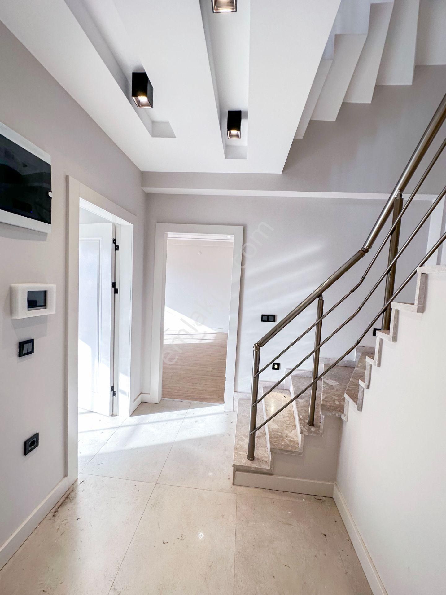 Mert Uçar'dan Satılık Menderes'te Sıfır 4+1 Bahçeli Villa - Görsel 6