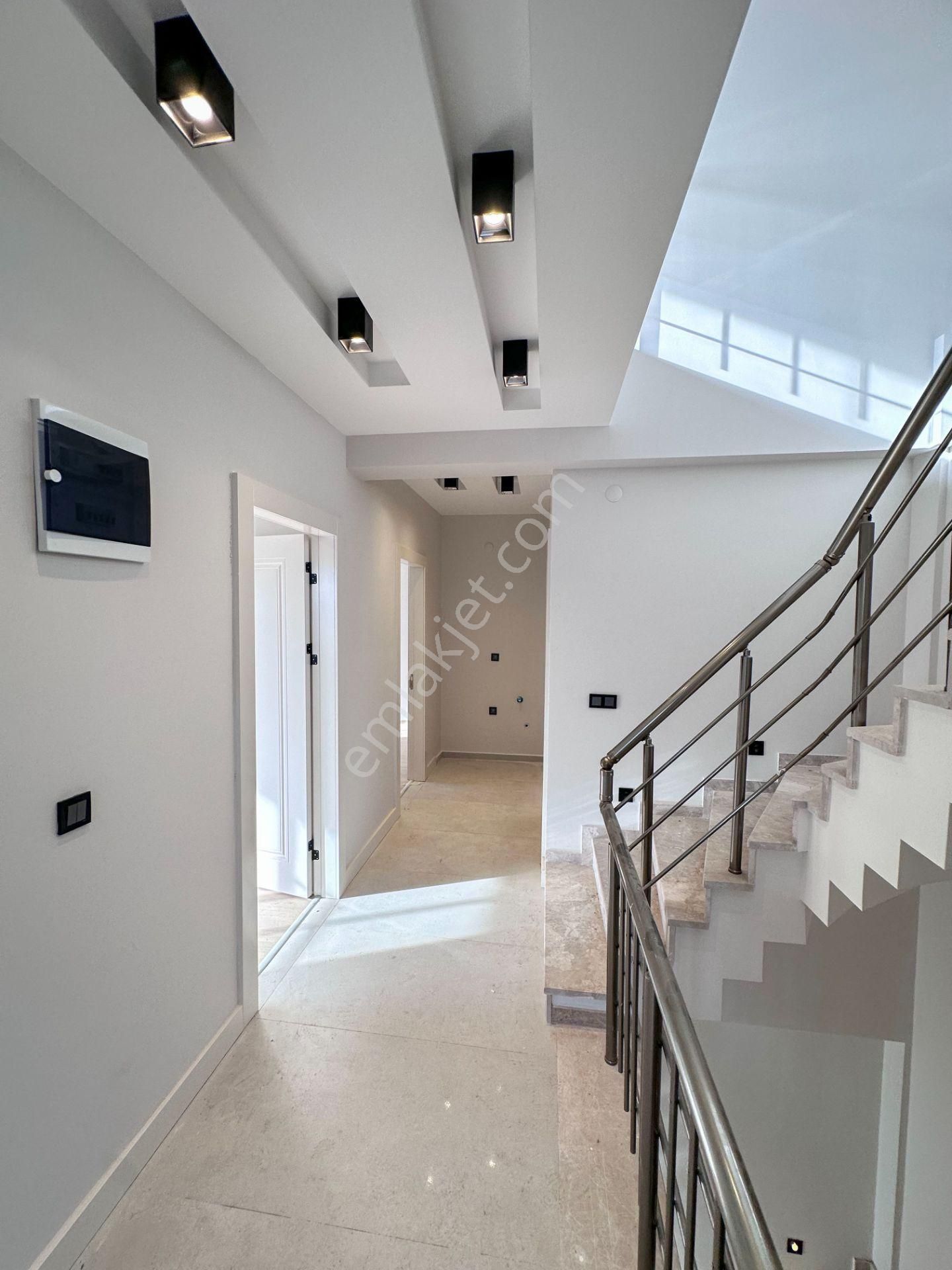 Mert Uçar'dan Satılık Menderes'te Sıfır 4+1 Bahçeli Villa - Görsel 12