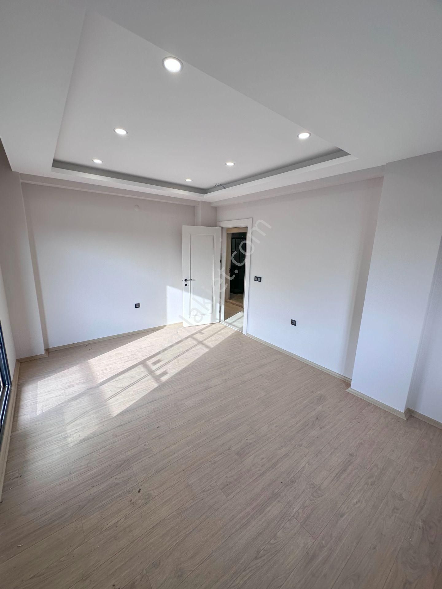 Mert Uçar'dan Satılık Menderes'te Sıfır 4+1 Bahçeli Villa - Görsel 14