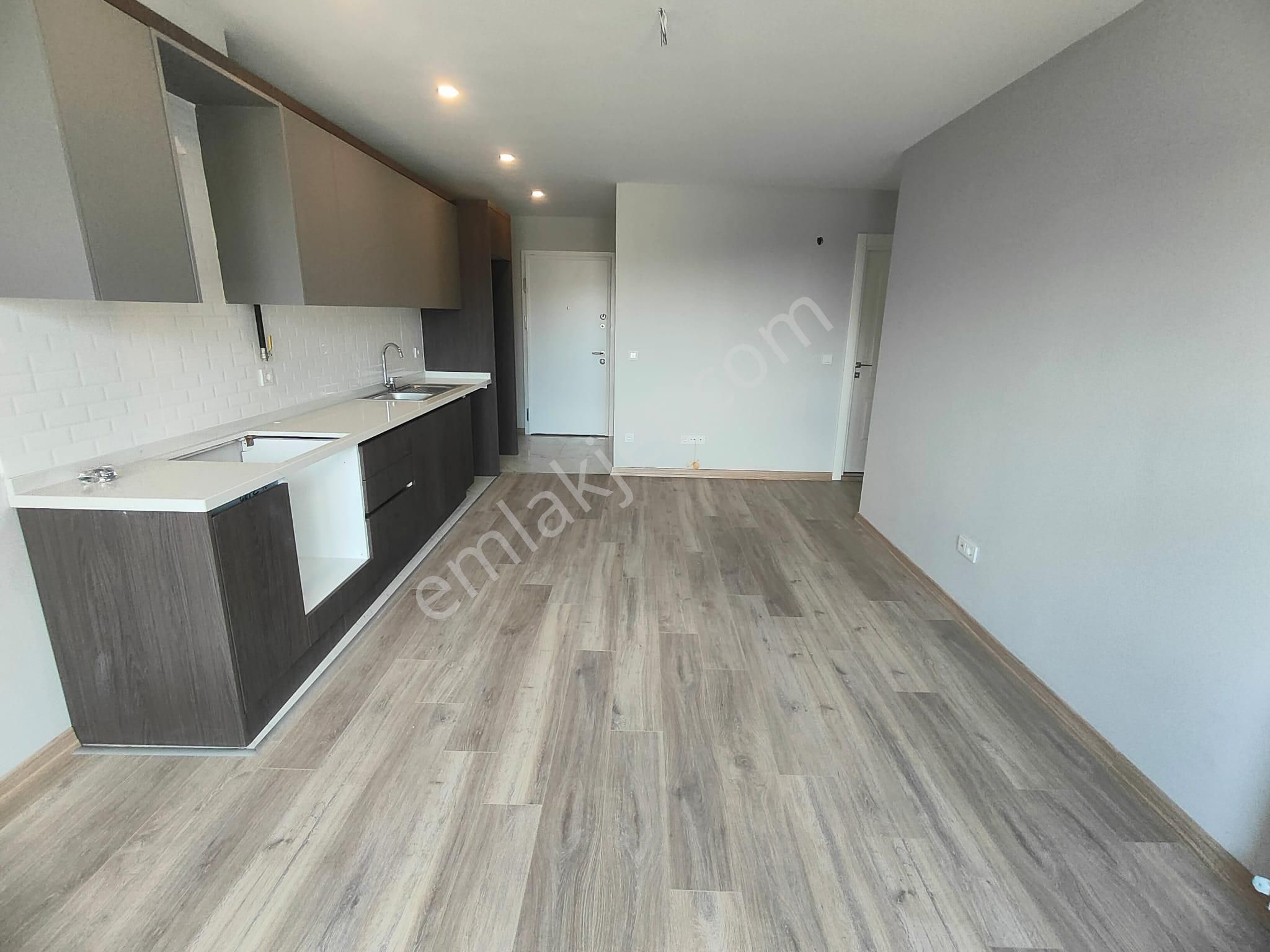 Emlak Dünyasından Küçükyalıda Satılık 2+1 Fırsat Daire - Görsel 3