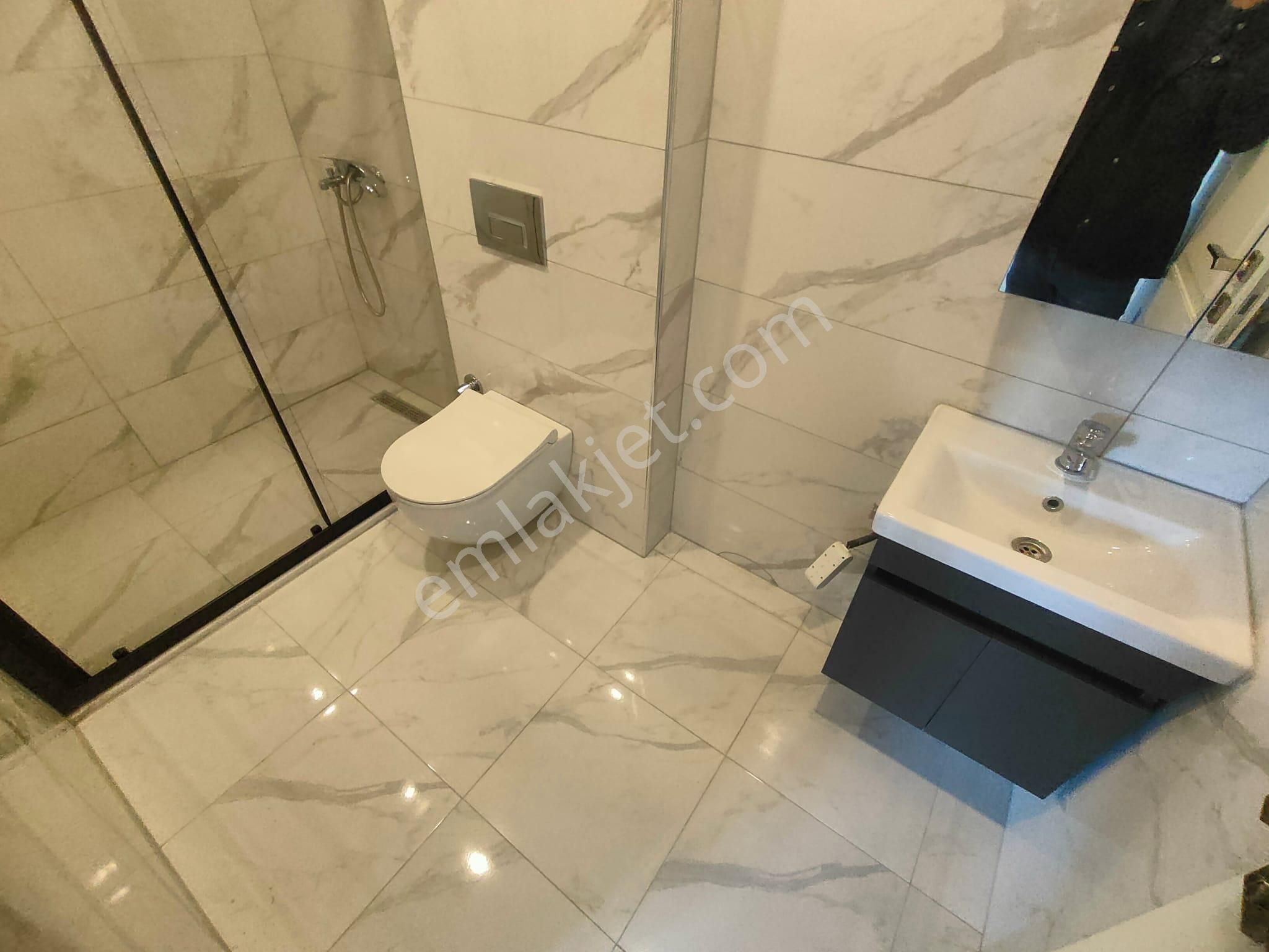 Emlak Dünyasından Küçükyalıda Satılık 2+1 Fırsat Daire - Görsel 4