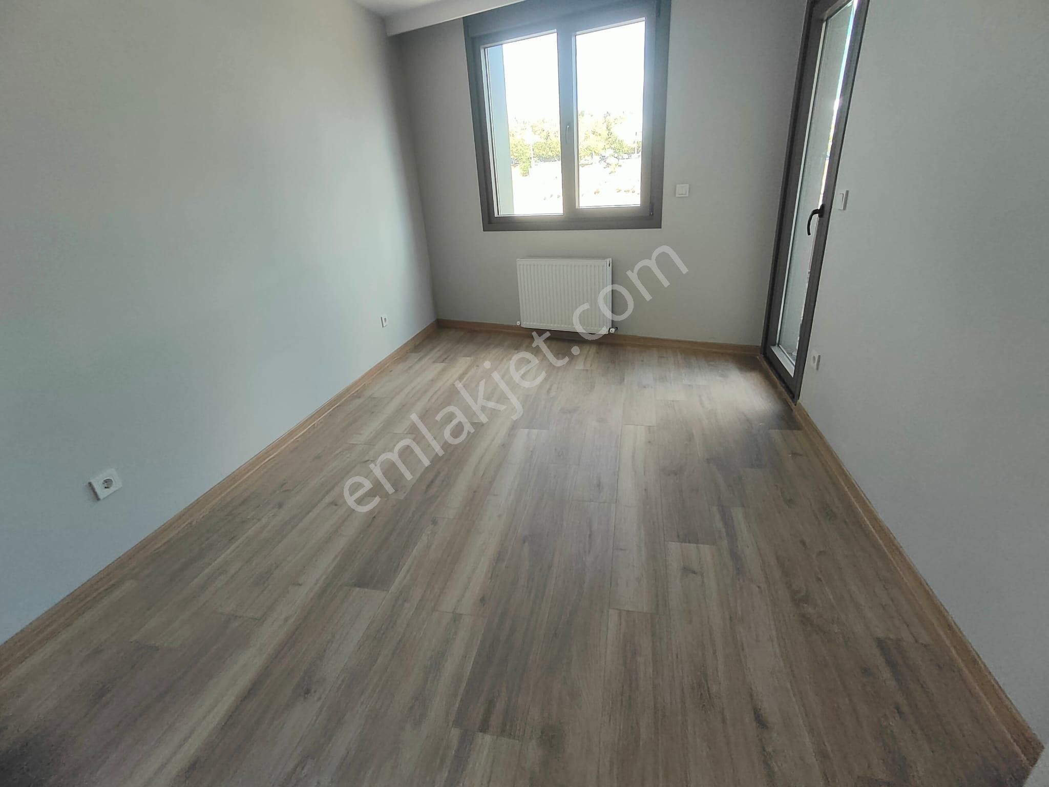 Emlak Dünyasından Küçükyalıda Satılık 2+1 Fırsat Daire - Görsel 7