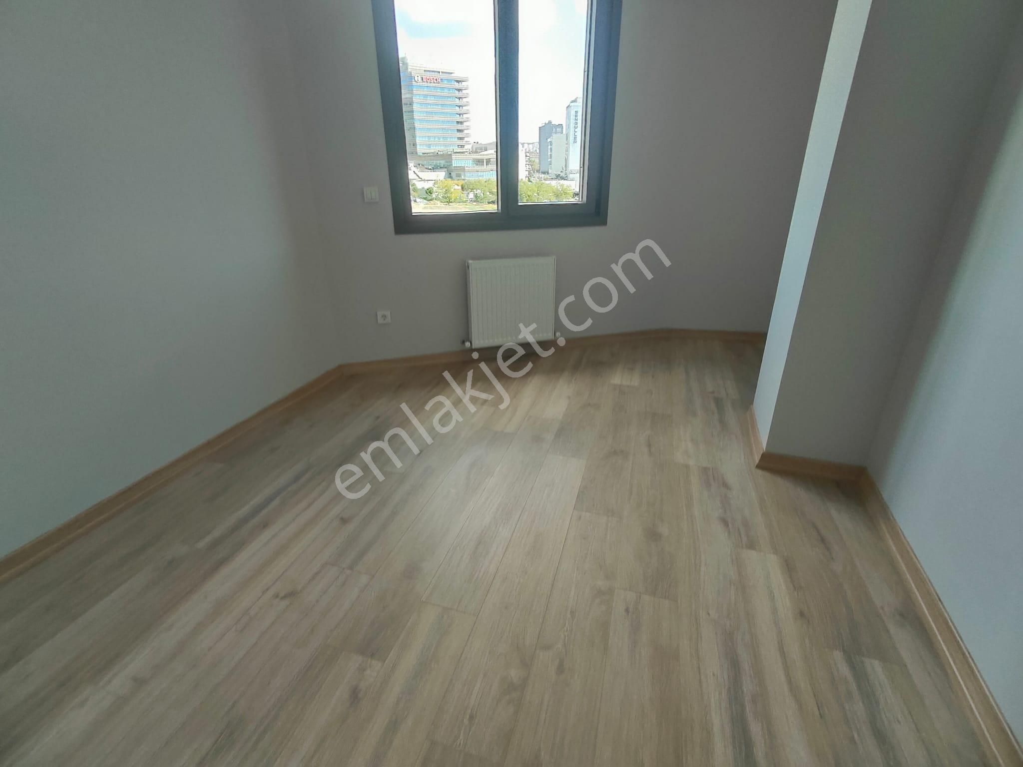 Emlak Dünyasından Küçükyalıda Satılık 2+1 Fırsat Daire - Görsel 12