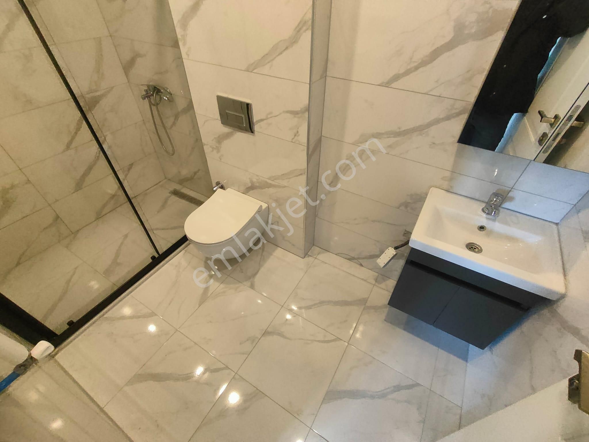 Emlak Dünyasından Küçükyalıda Satılık 2+1 Fırsat Daire - Görsel 5