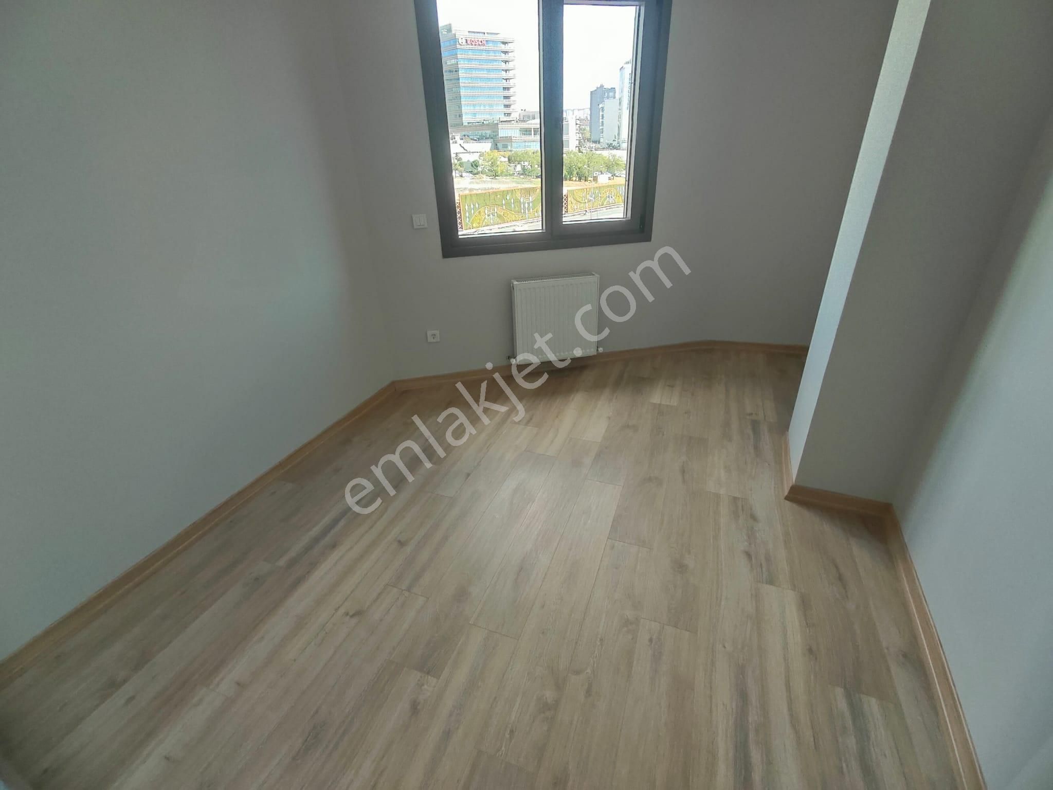 Emlak Dünyasından Küçükyalıda Satılık 2+1 Fırsat Daire - Görsel 13