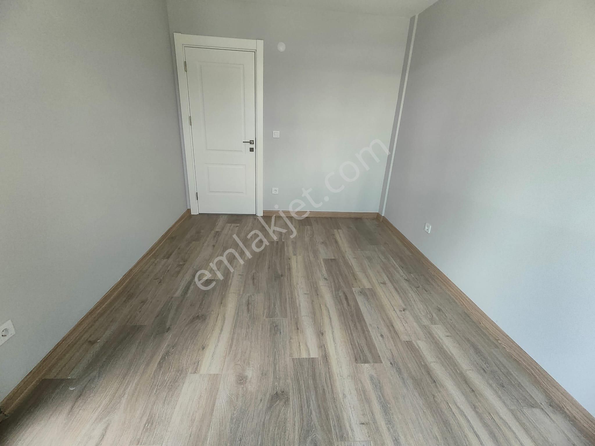 Emlak Dünyasından Küçükyalıda Satılık 2+1 Fırsat Daire - Görsel 11