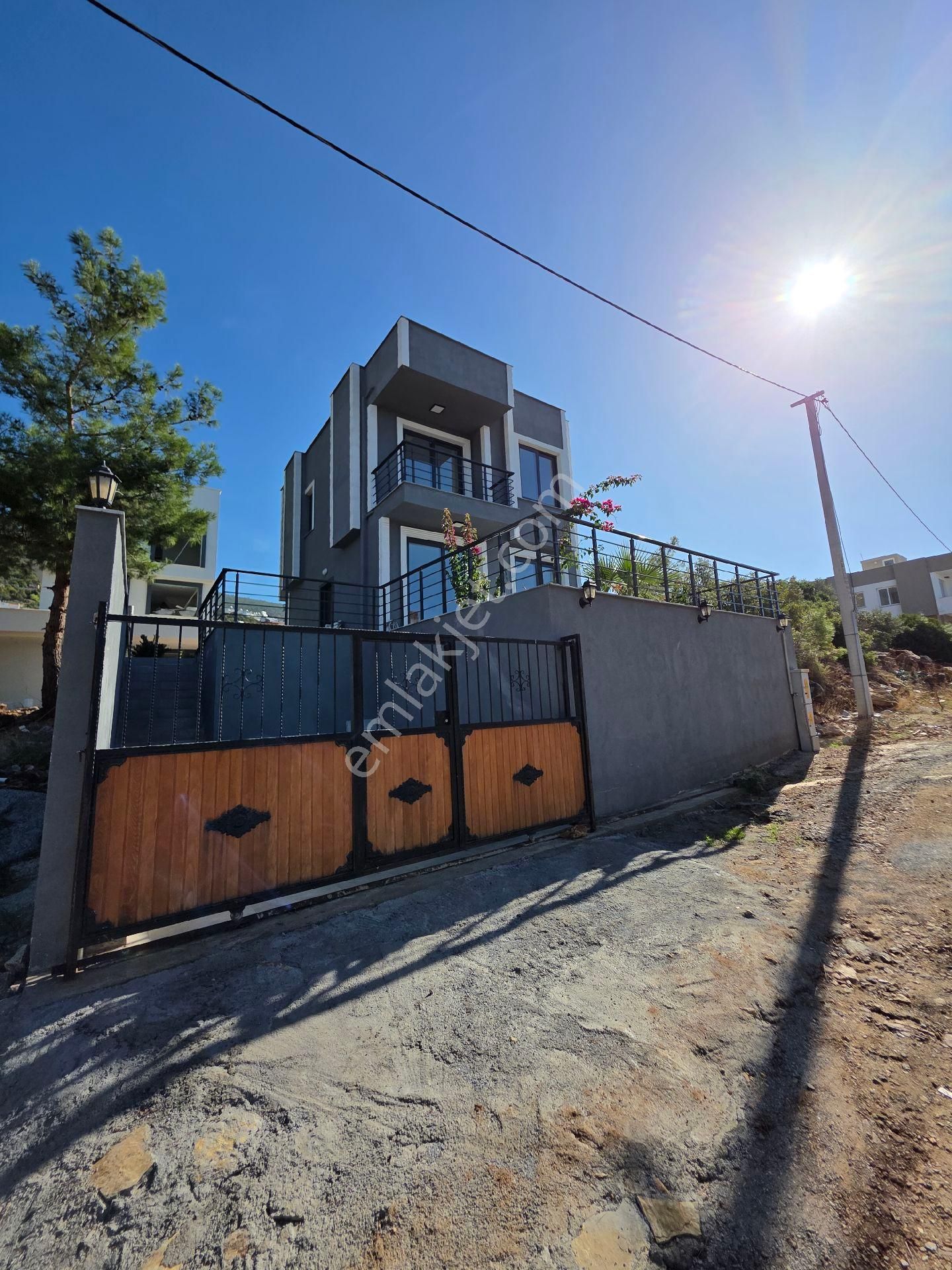 💥🏡 Aydın Didim Akbük’te Satılık Panoramik Deniz Manzaralı Tripleks Villa 🏡 - Görsel 4