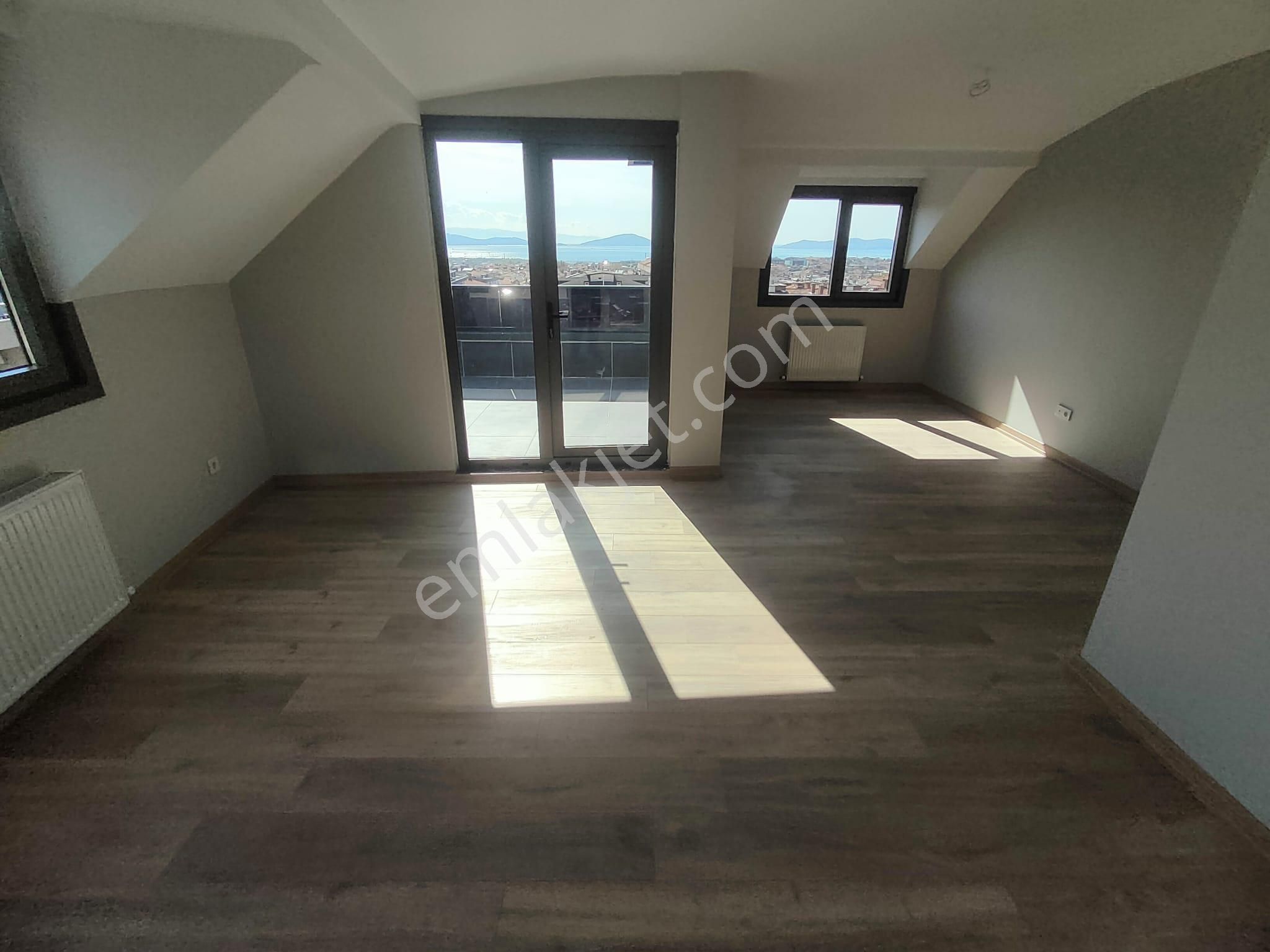 Emlak Dünyasından Küçükyalı Da Deniz Manzaralı Dubleks - Görsel 20