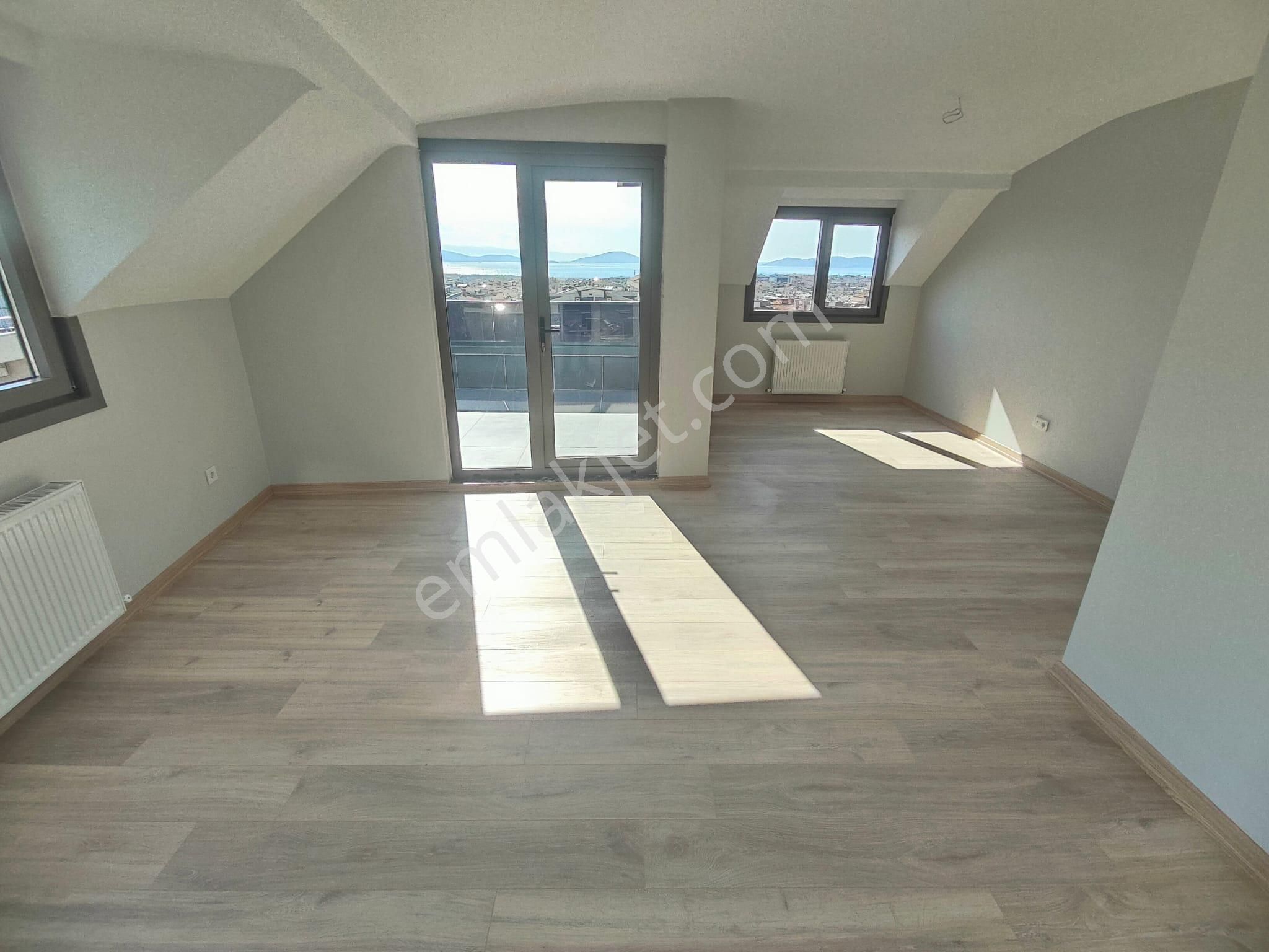 Emlak Dünyasından Küçükyalı Da Deniz Manzaralı Dubleks - Görsel 19