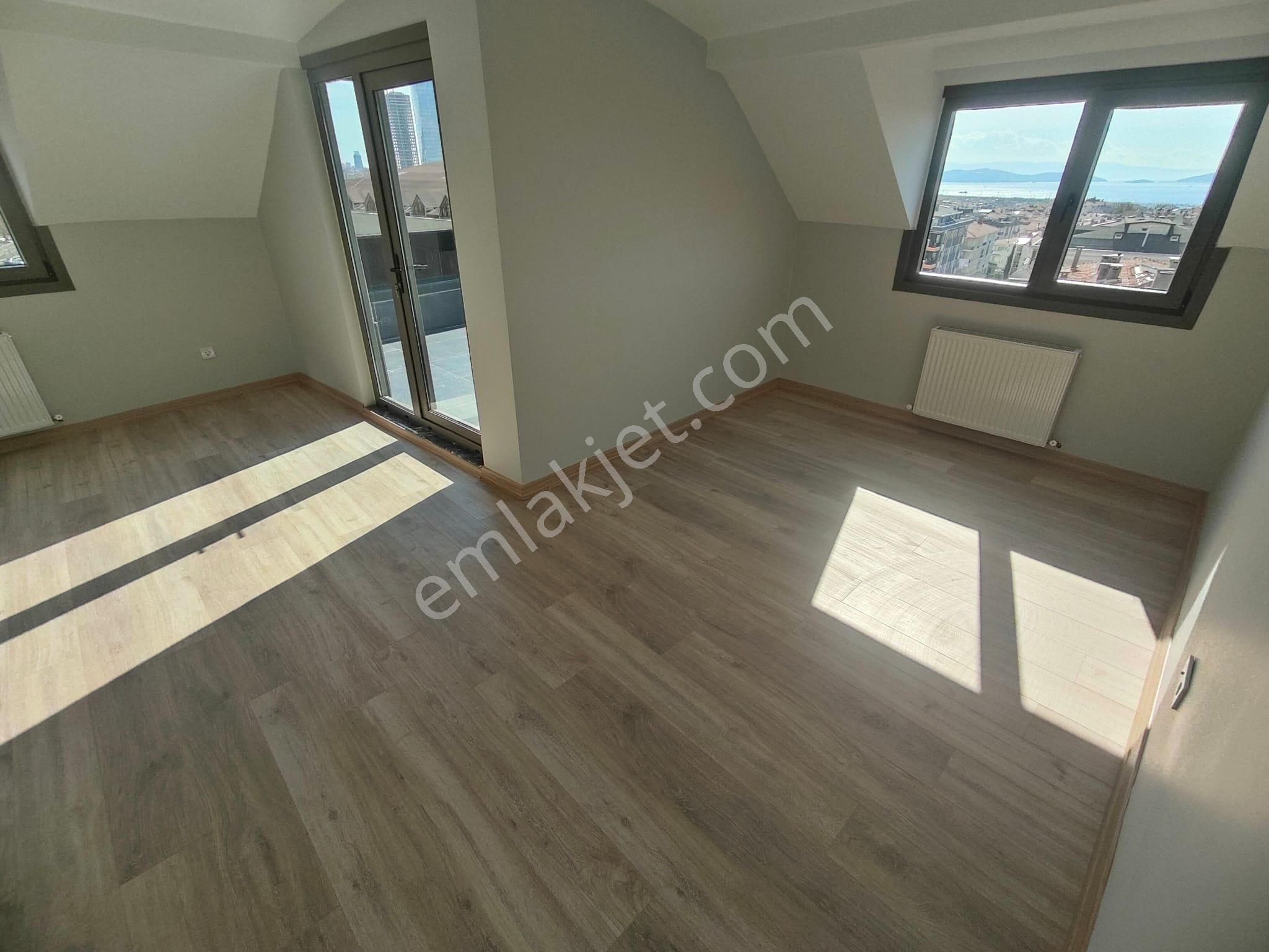 Emlak Dünyasından Küçükyalı Da Deniz Manzaralı Dubleks - Görsel 21