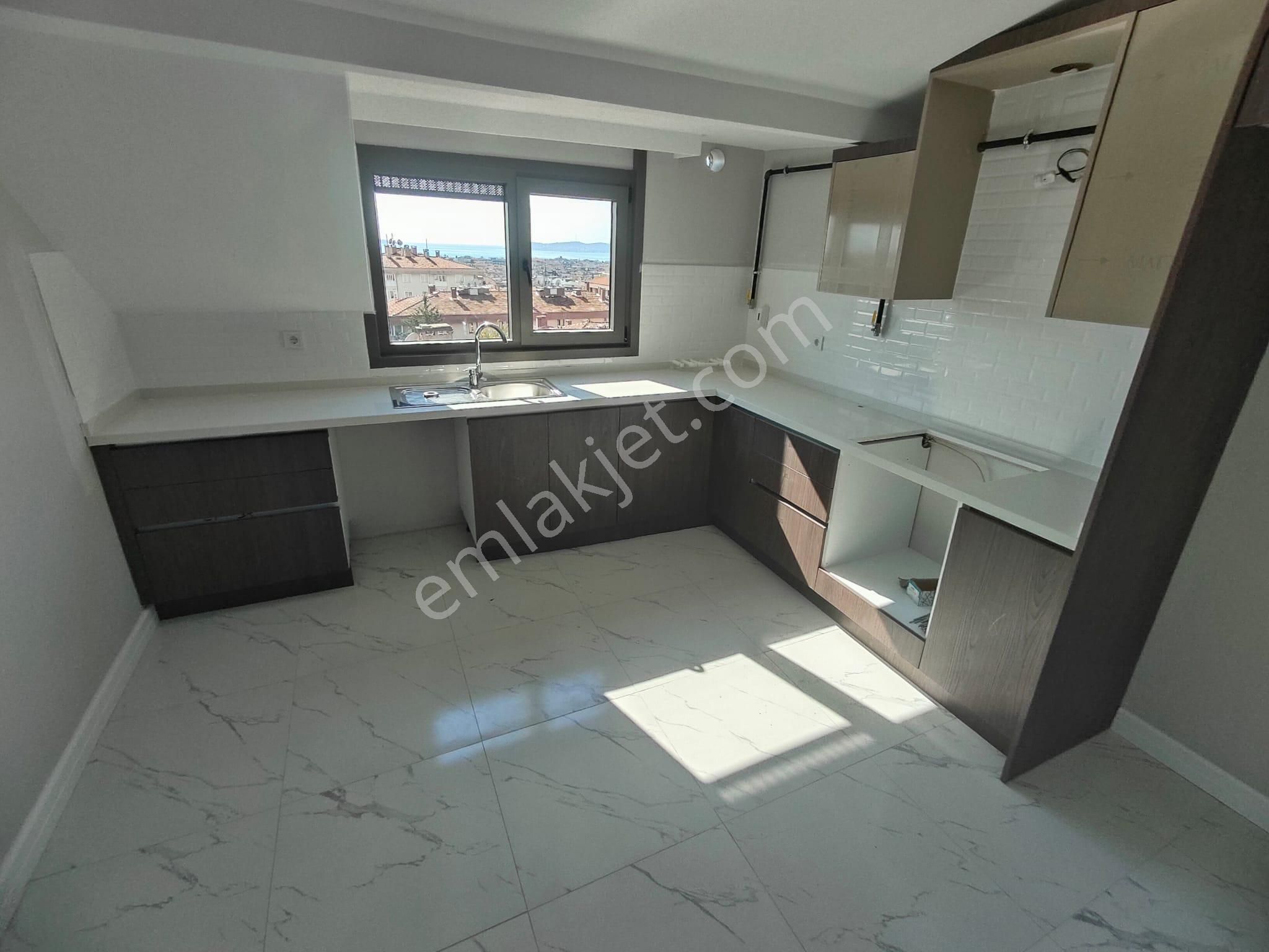 Emlak Dünyasından Küçükyalı Da Deniz Manzaralı Dubleks - Görsel 2