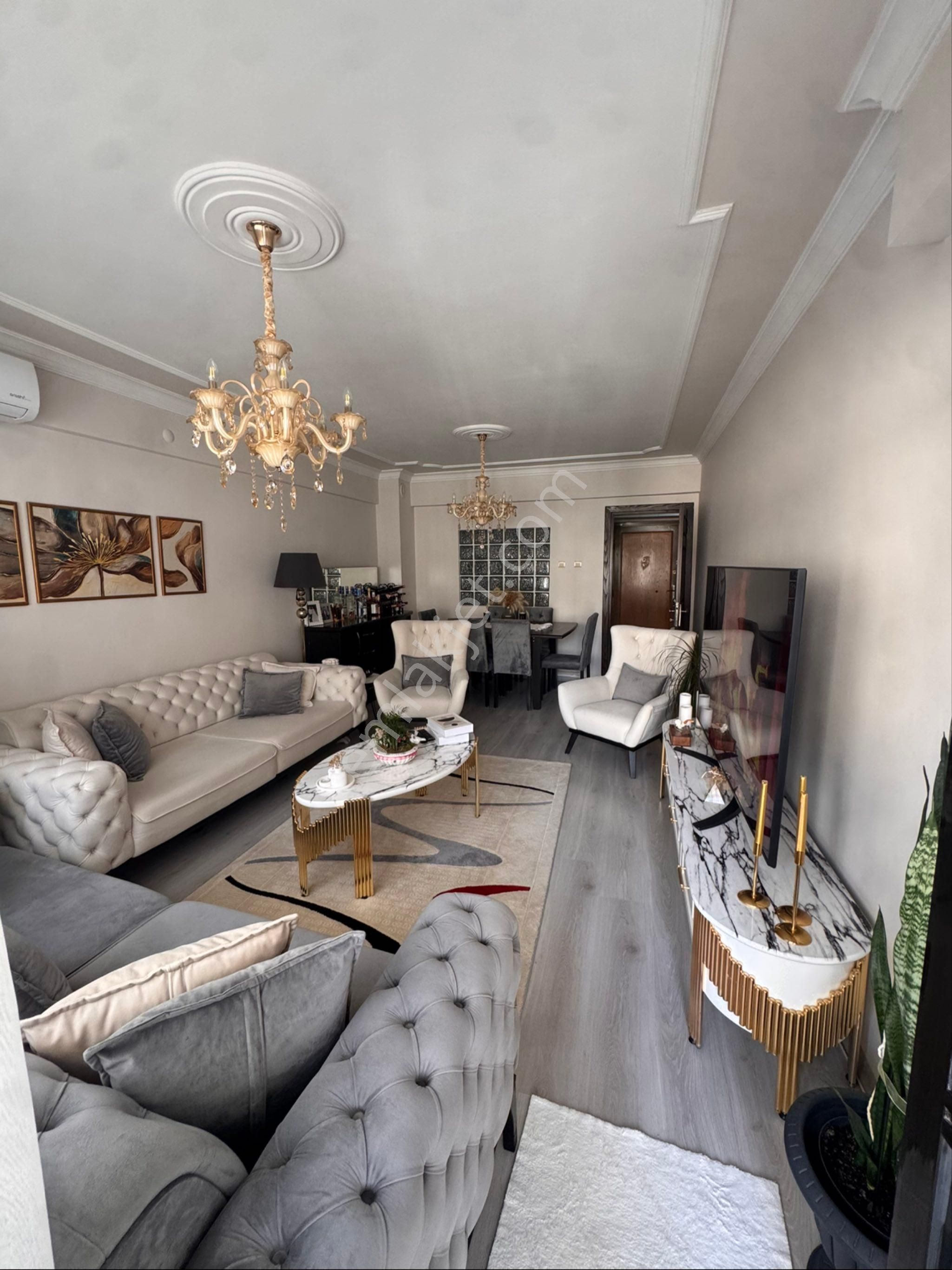 Bostanlı Gastronomi Sokağı’nda Satılık 3+1 Geniş Daire – İskeleye 5 Dakika!