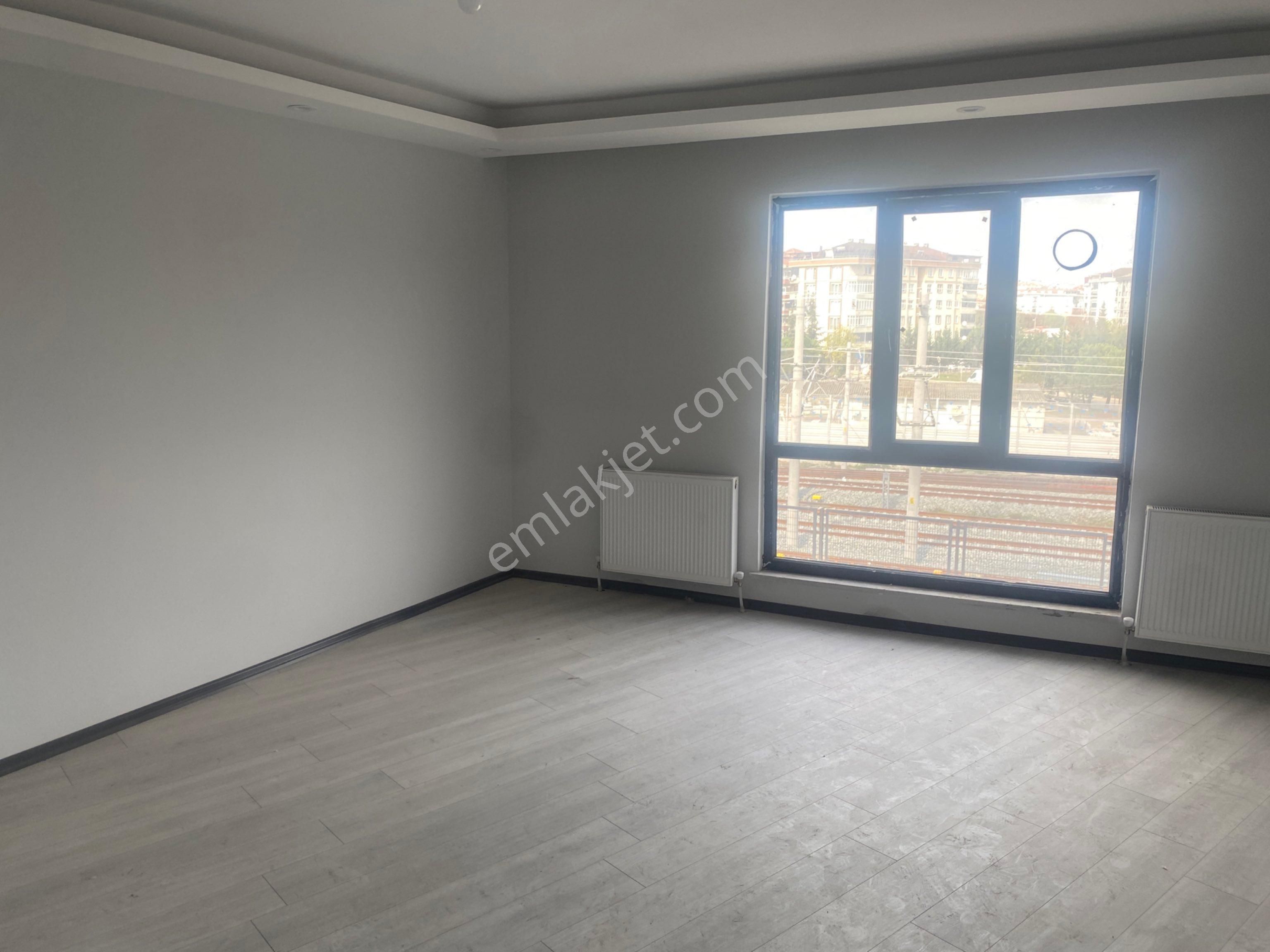 Uğur Emlaktan İstasyon Mah 1+1 1. Kat Daire - Görsel 3