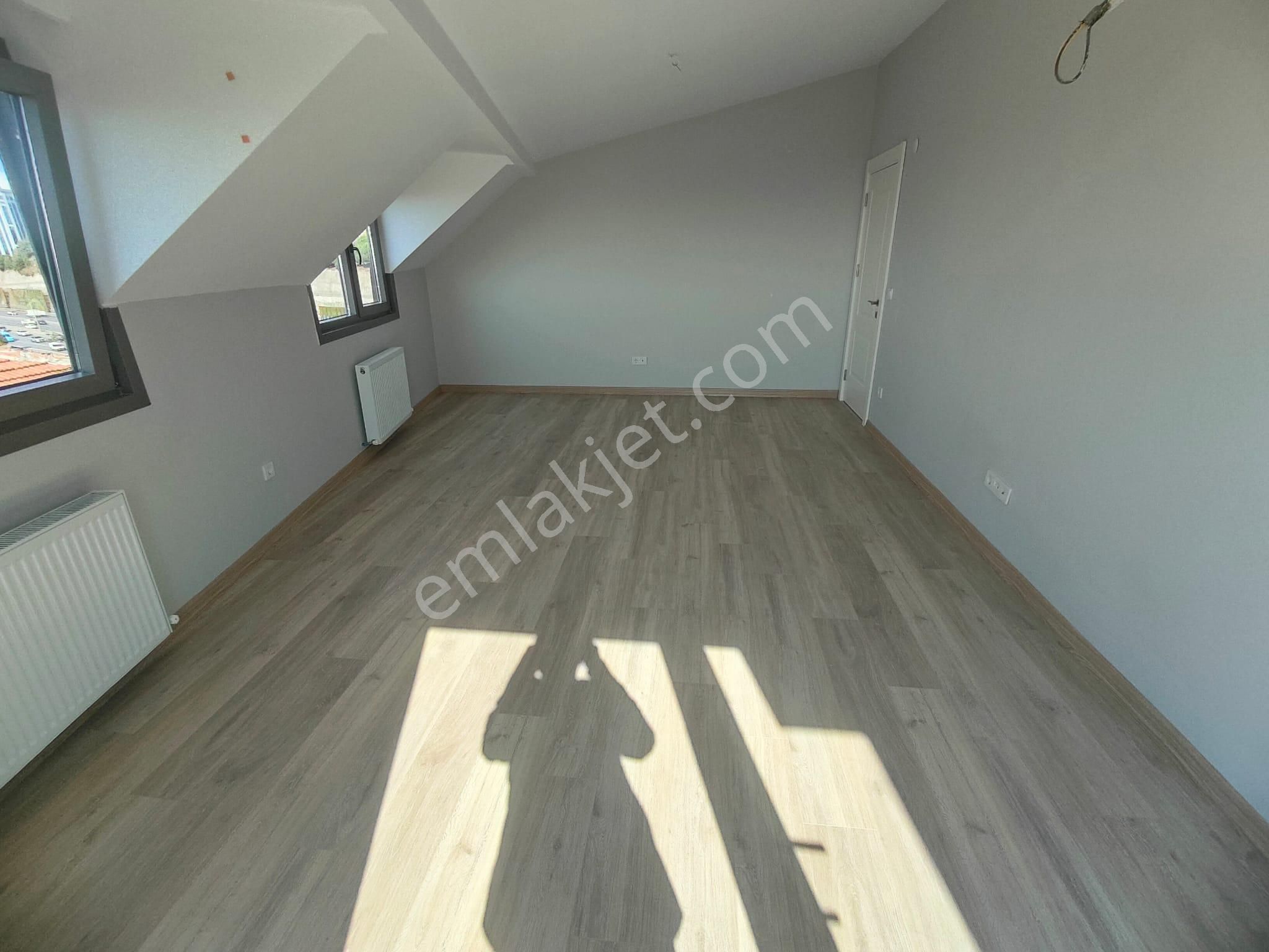 Emlak Dünyasından Küçükyalı Da Deniz Manzaralı Dubleks - Görsel 18