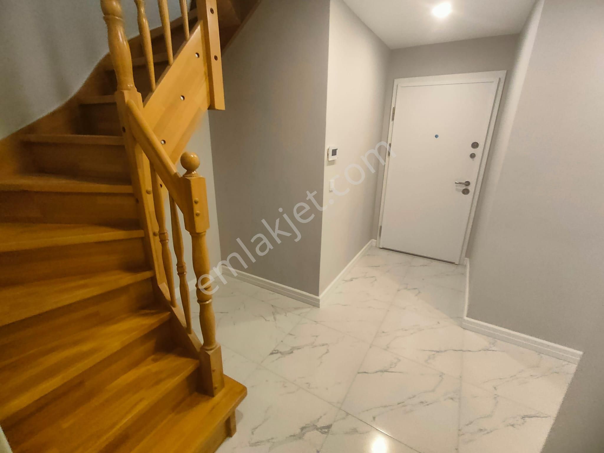 Emlak Dünyasından Küçükyalı Da Deniz Manzaralı Dubleks - Görsel 3