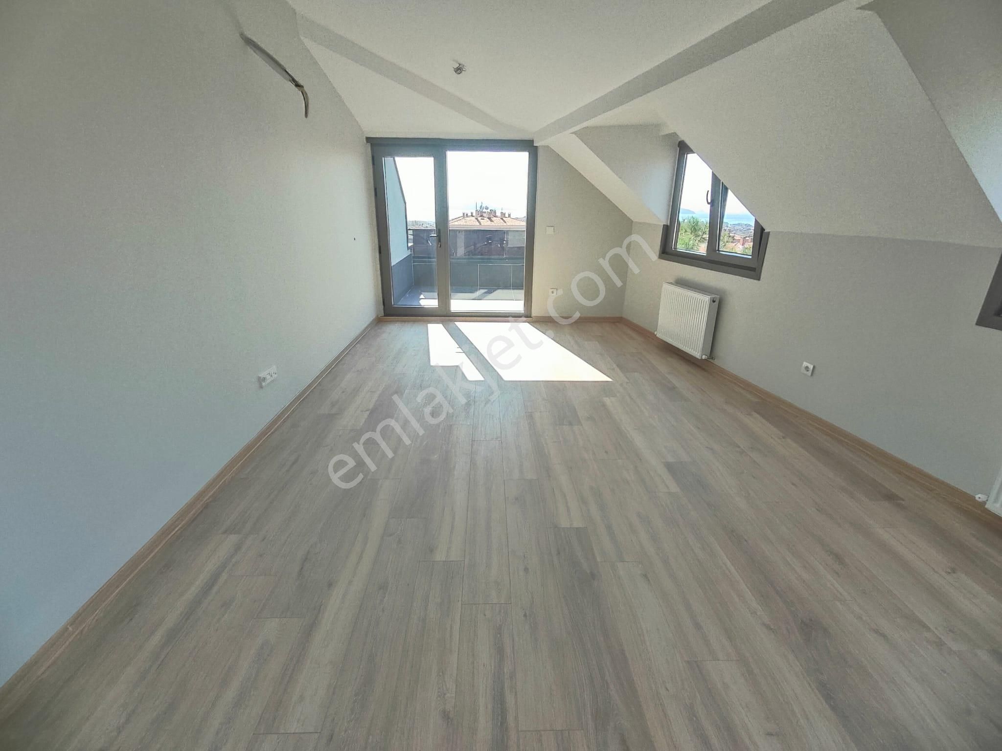 Emlak Dünyasından Küçükyalı Da Deniz Manzaralı Dubleks - Görsel 17