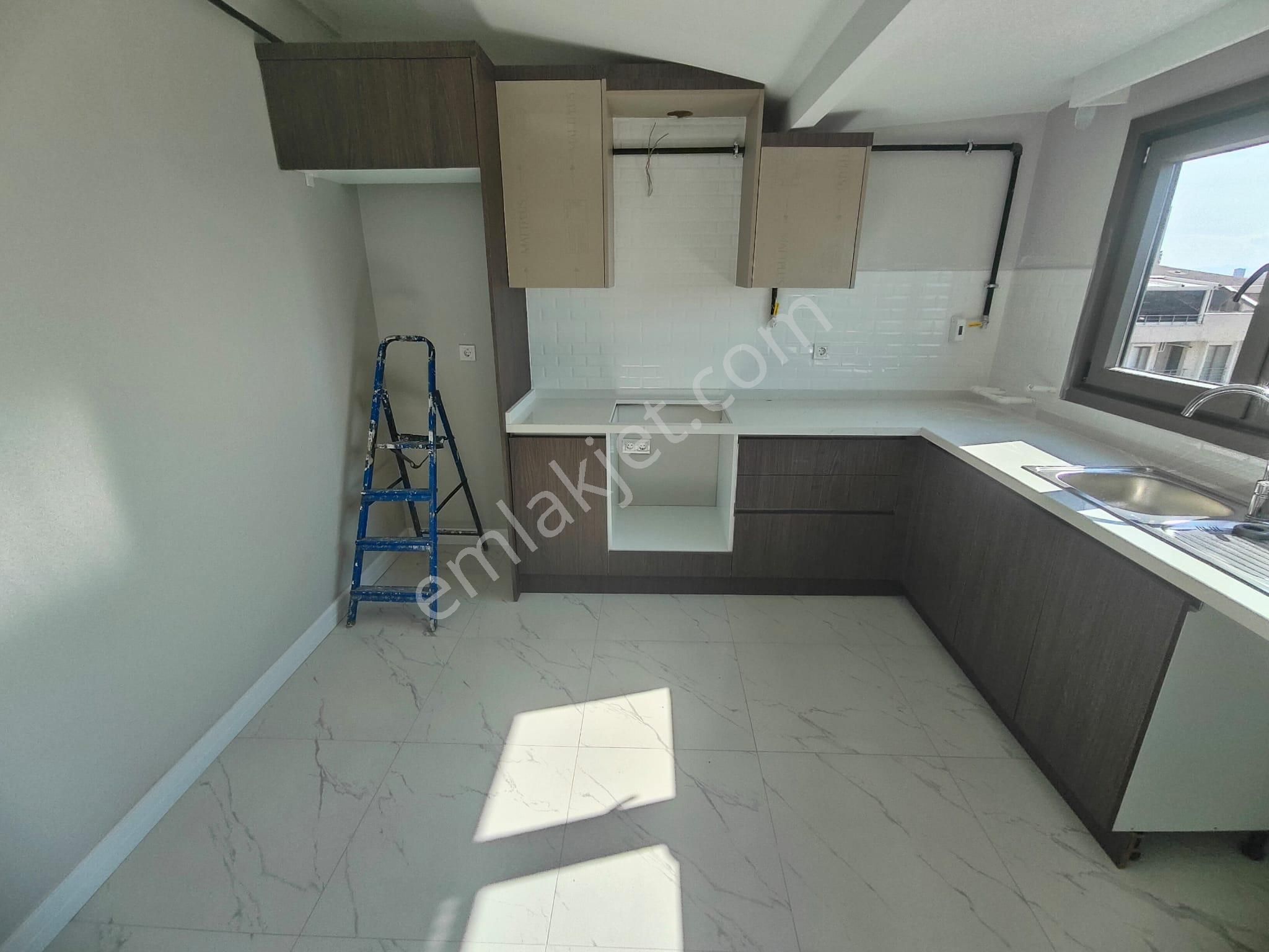 Emlak Dünyasından Küçükyalı Da Deniz Manzaralı Dubleks - Görsel 16