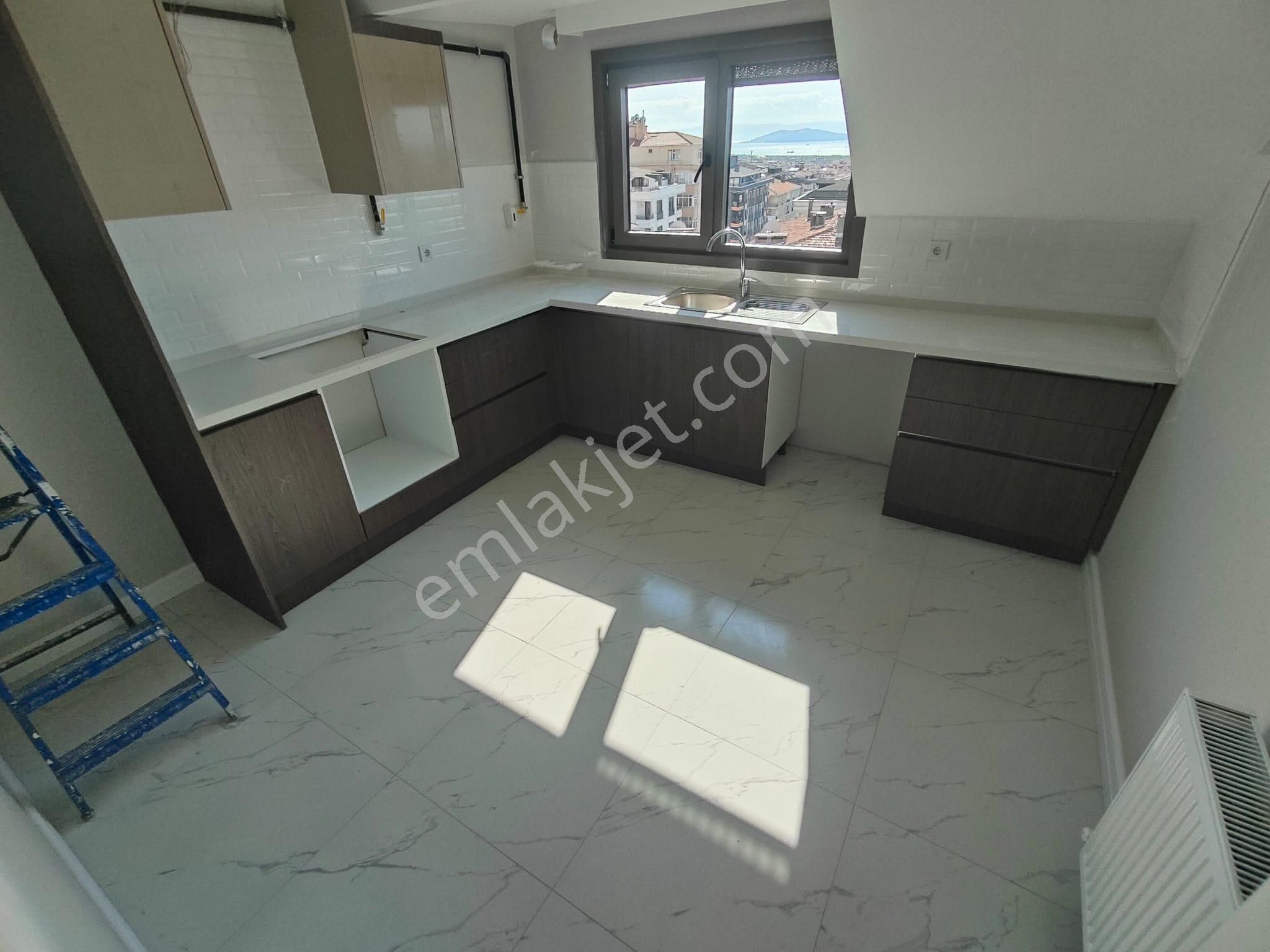 Emlak Dünyasından Küçükyalı Da Deniz Manzaralı Dubleks - Görsel 15