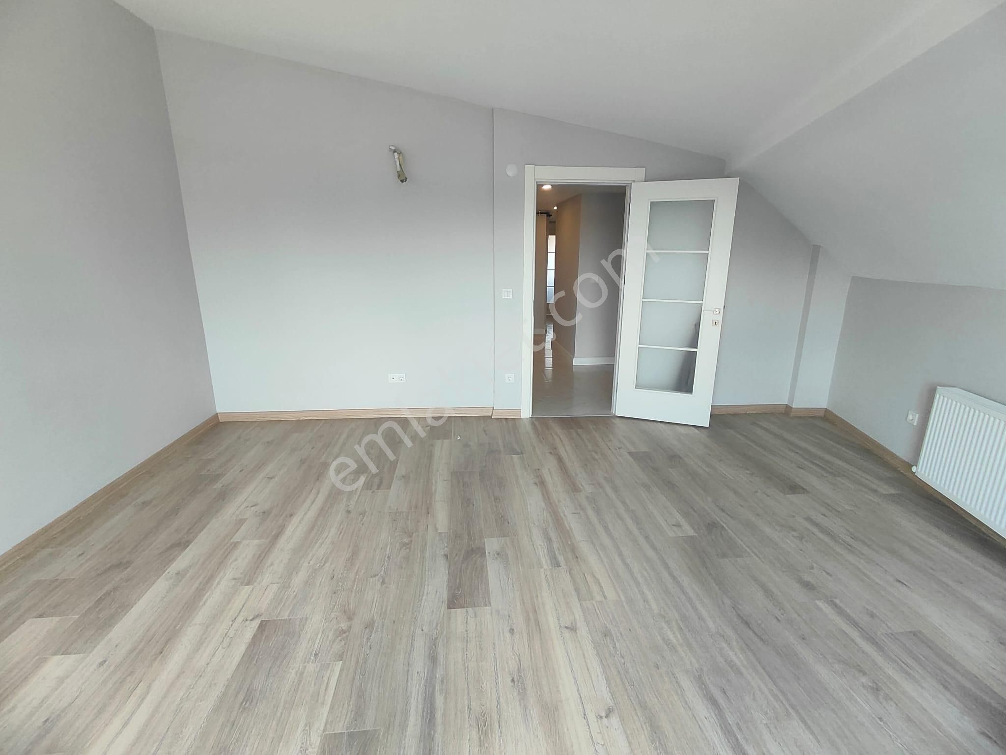 Emlak Dünyasından Küçükyalı Da Deniz Manzaralı Dubleks - Görsel 14