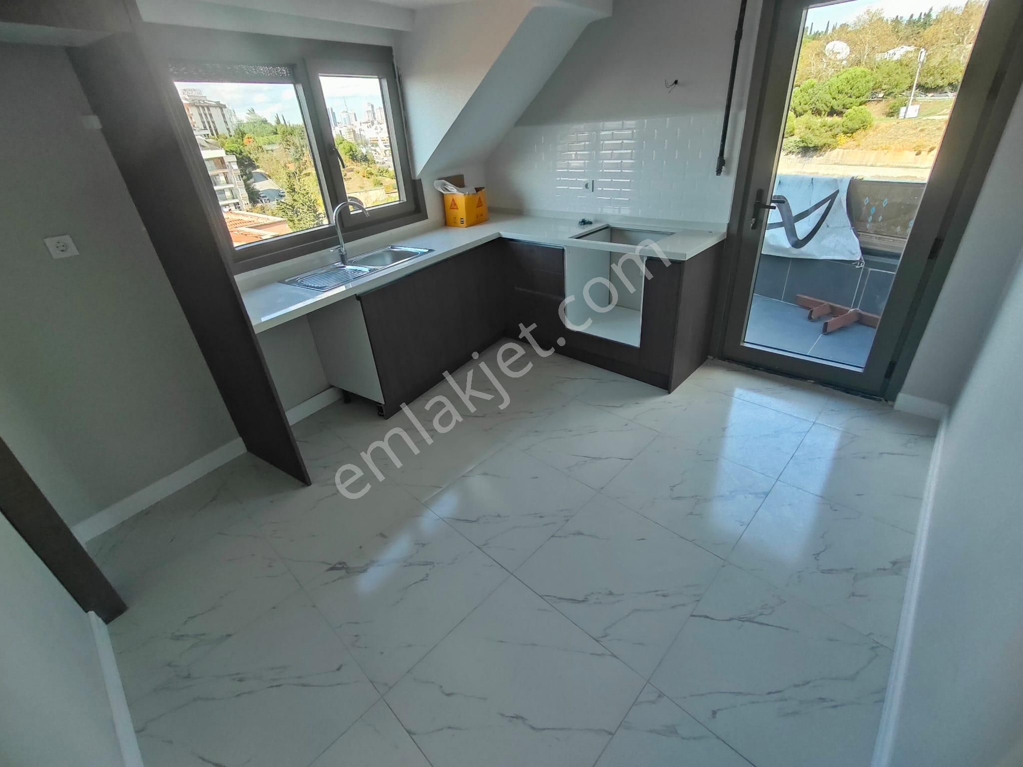 Emlak Dünyasından Küçükyalı Da Deniz Manzaralı Dubleks - Görsel 5