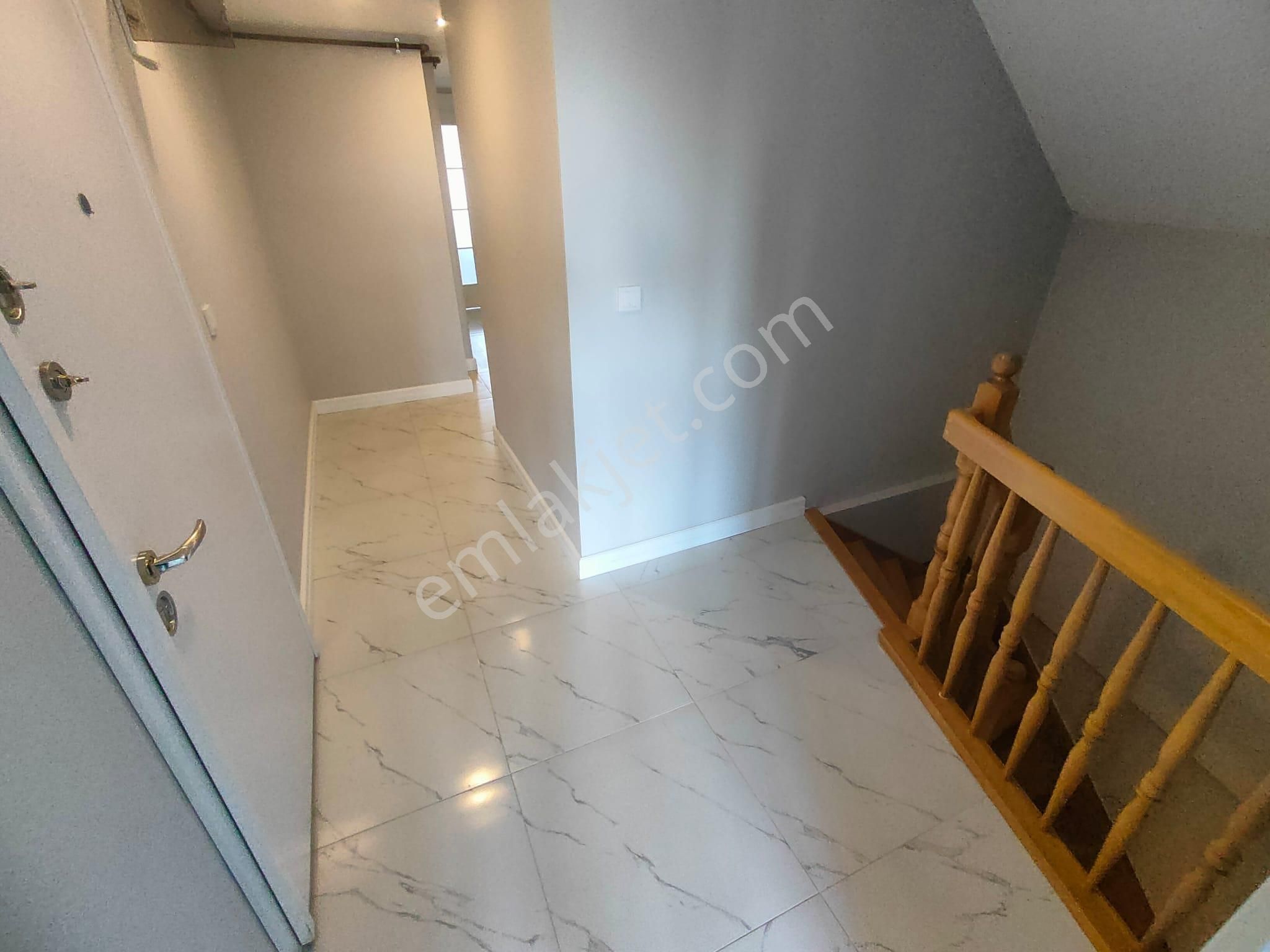 Emlak Dünyasından Küçükyalı Da Deniz Manzaralı Dubleks - Görsel 11