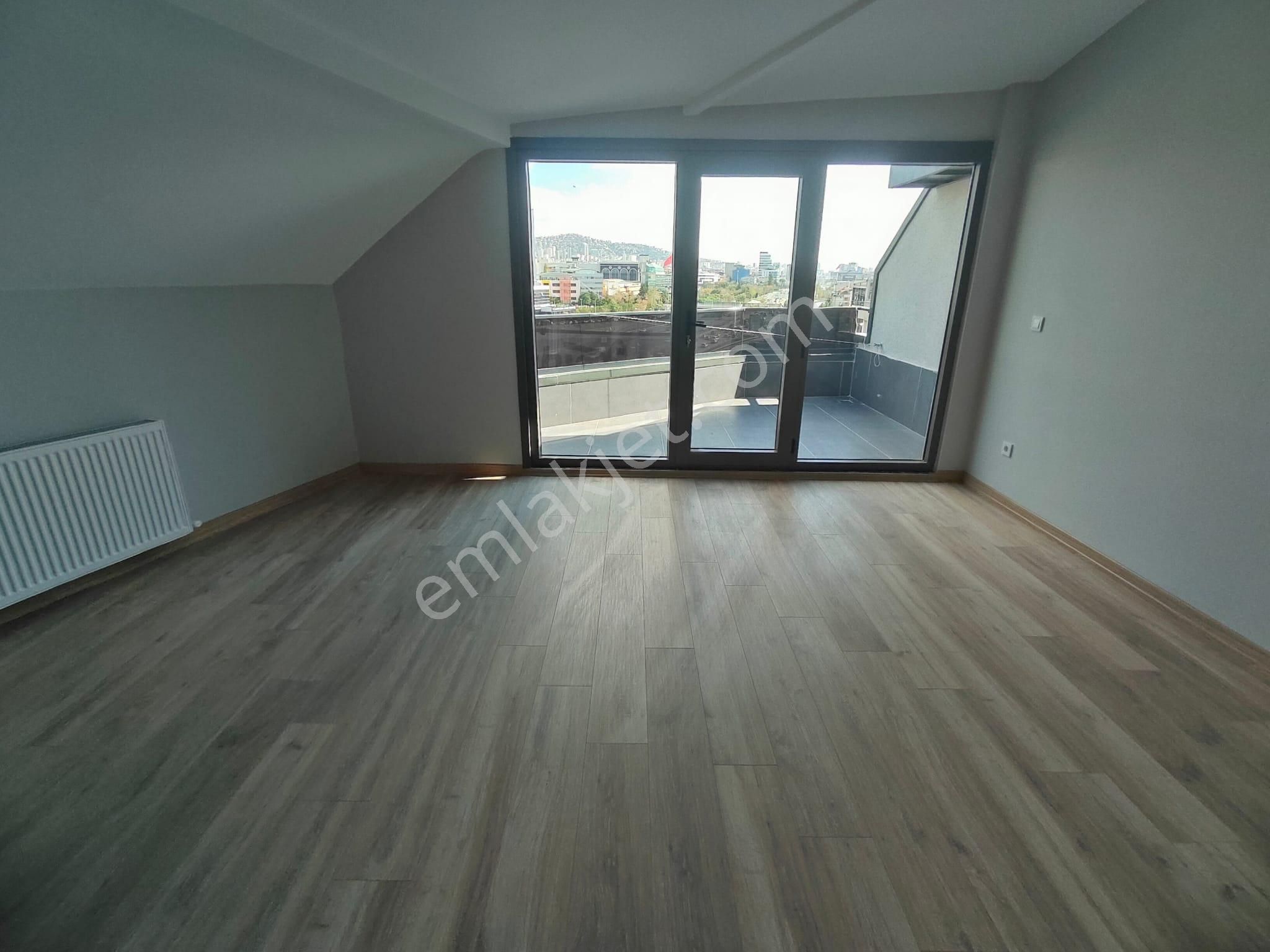 Emlak Dünyasından Küçükyalı Da Deniz Manzaralı Dubleks - Görsel 13