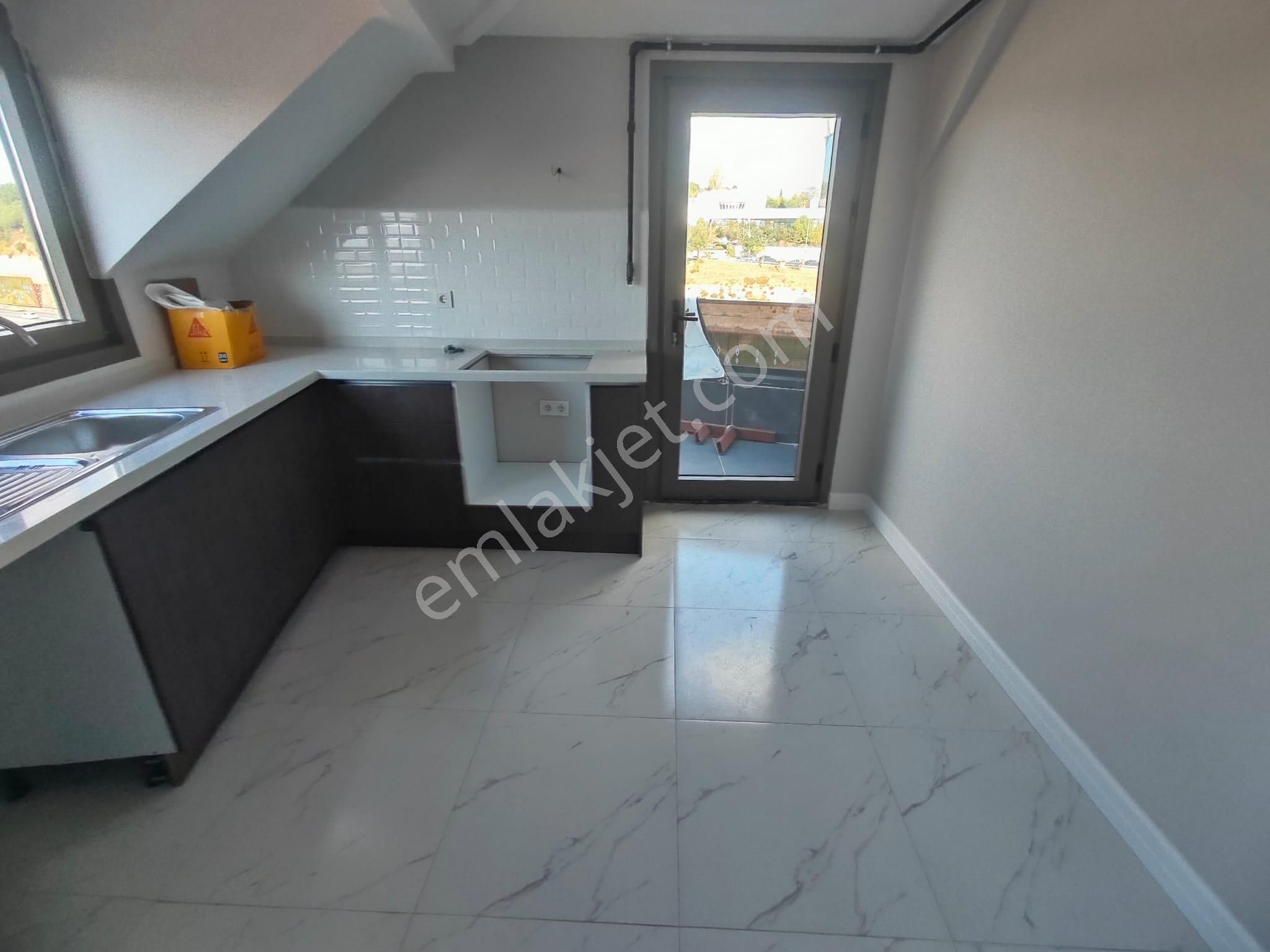 Emlak Dünyasından Küçükyalı Da Deniz Manzaralı Dubleks - Görsel 4