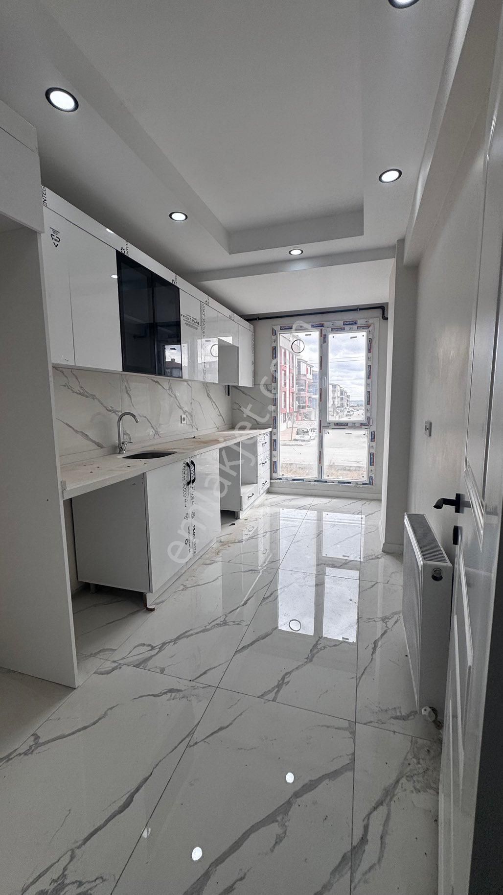 Kapaklı Bahçelievler’de Merkezde Hastaneye Yakın Ön Cephe Ara Kat 2 + 1 Daire - Görsel 15