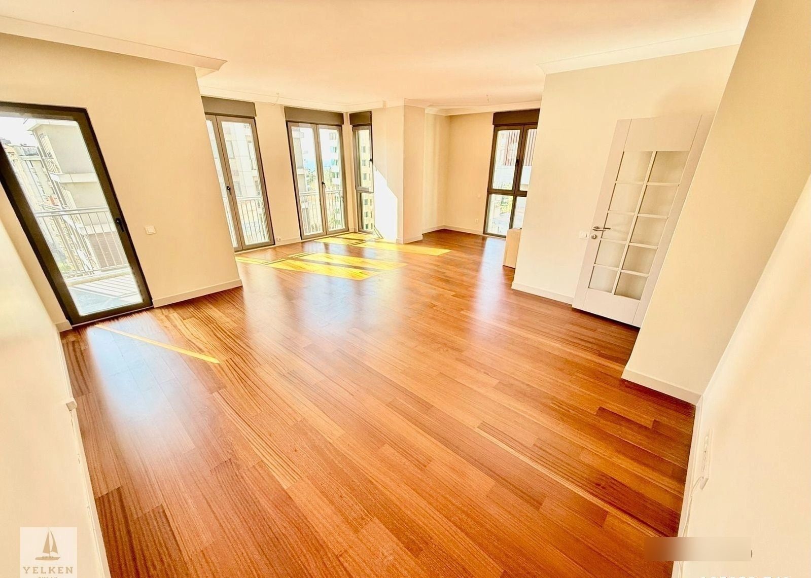 Caddebostan Sahil'de 200m2 4+1 Katta Tek Balkonlu Oturuma Hazır - Görsel 26