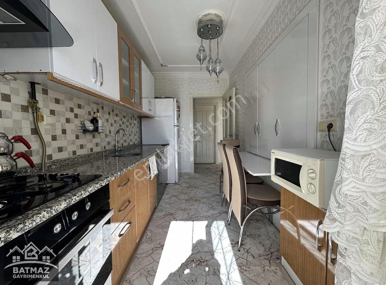 Batmaz'dan Beykent 3.etap Cadde Üstü Satılık 2+1 Bakımlı Daire