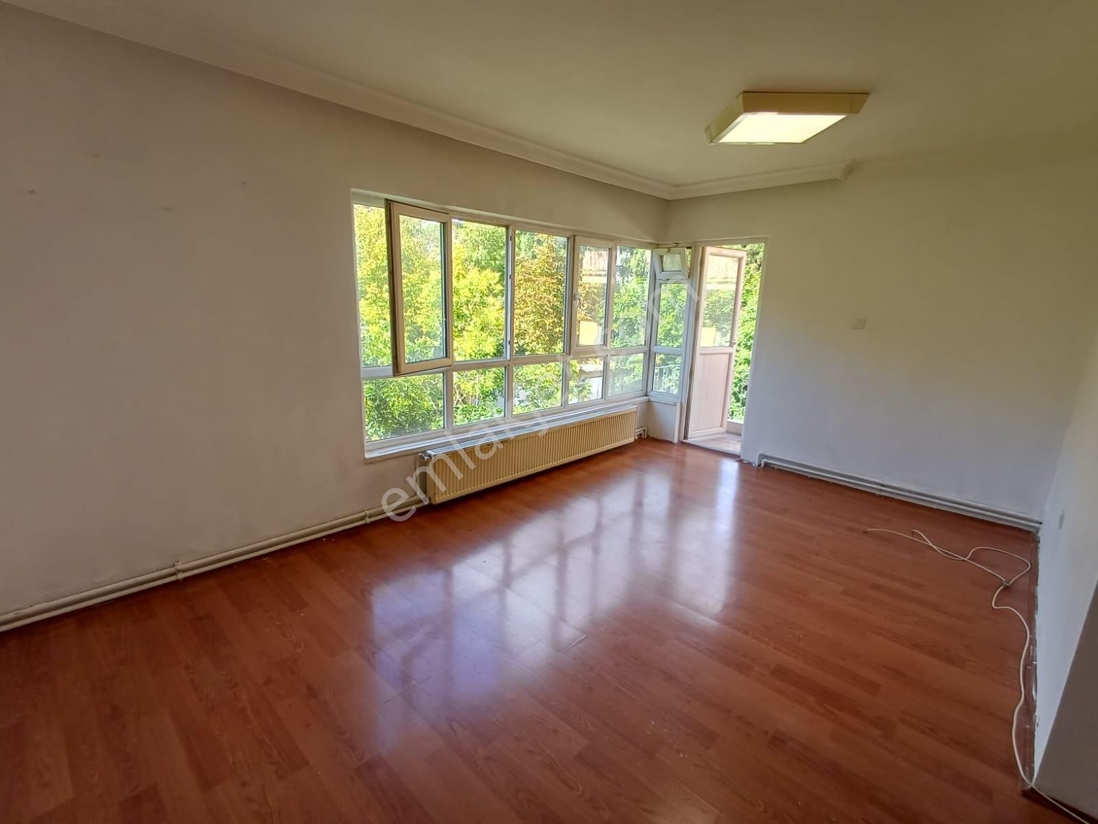 Gop Reşitgalip Caddesinde Kombili Otoparklı Katta Konuta İşyerine 3+1 Kiralık Daire