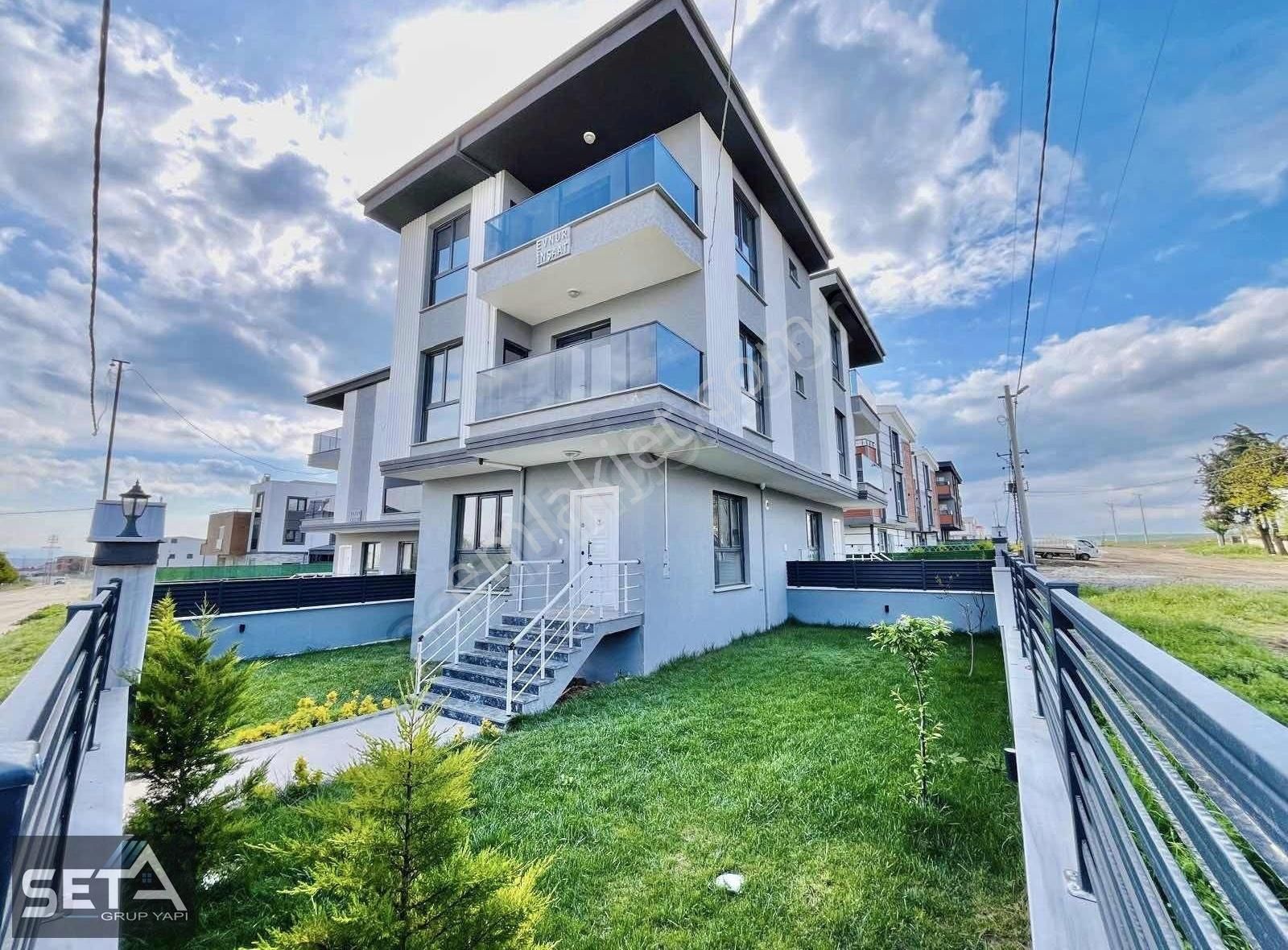 ▃▅▇seta Grup▇▅▃ 15 M Yola Cephe Geniş Bahçeli 4+1 Müstakil Villa - Görsel 2
