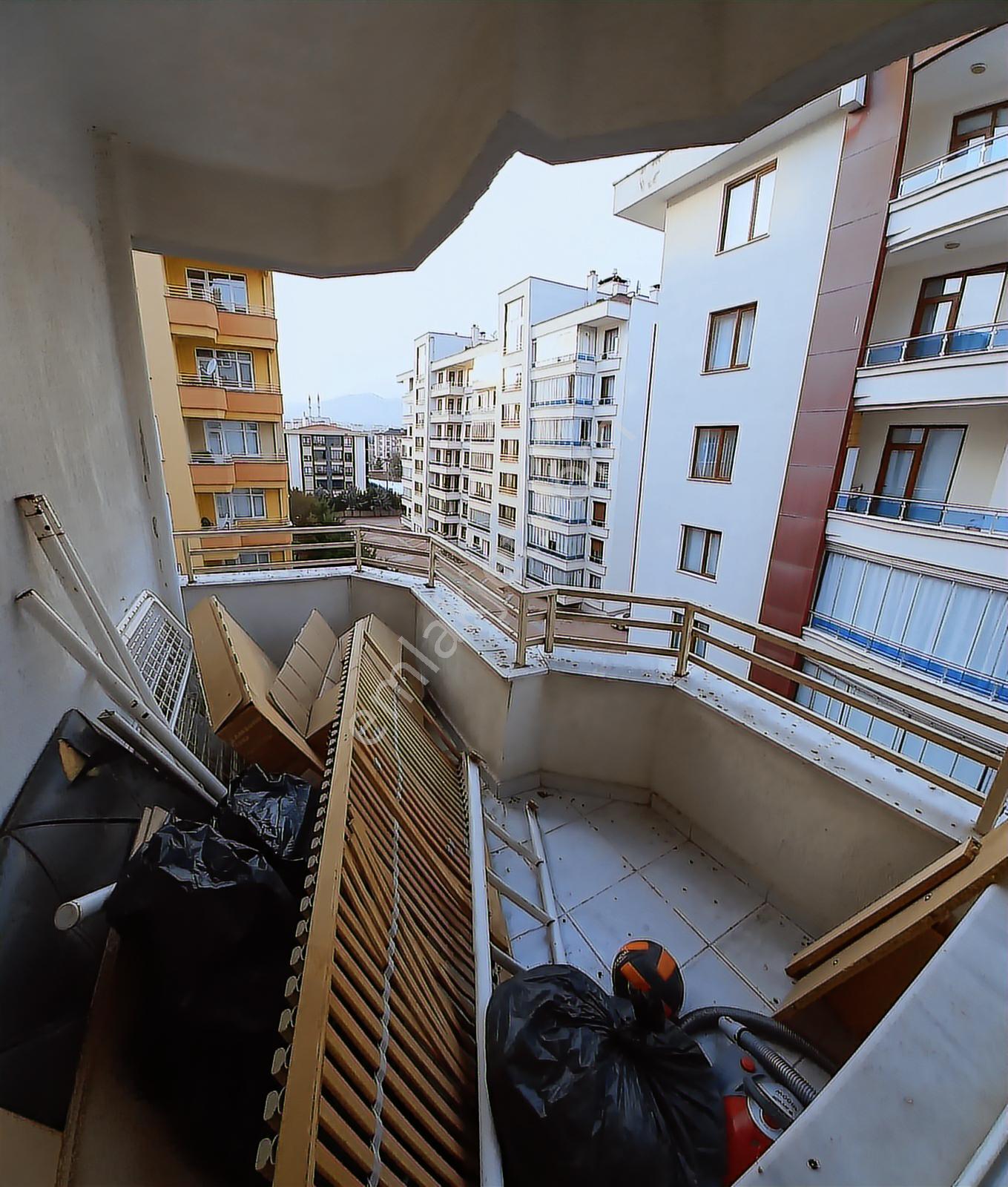 Real Avm Karşısı Eşyalı Arakat Satılık Daire - Görsel 12