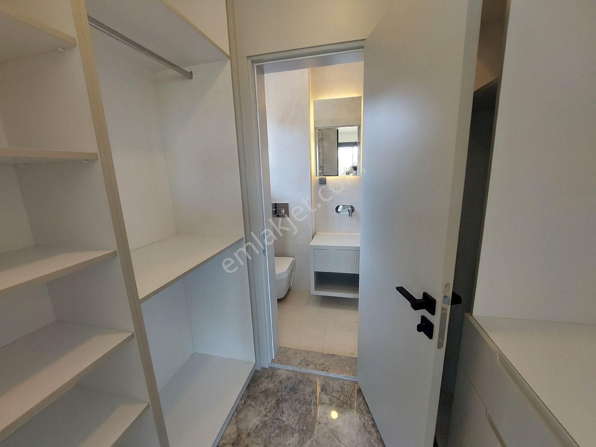 Kuşadasında Plaja Yakın Özel Havuzlu Tek Müstakil 4+1 Sıfır Villa - Görsel 32