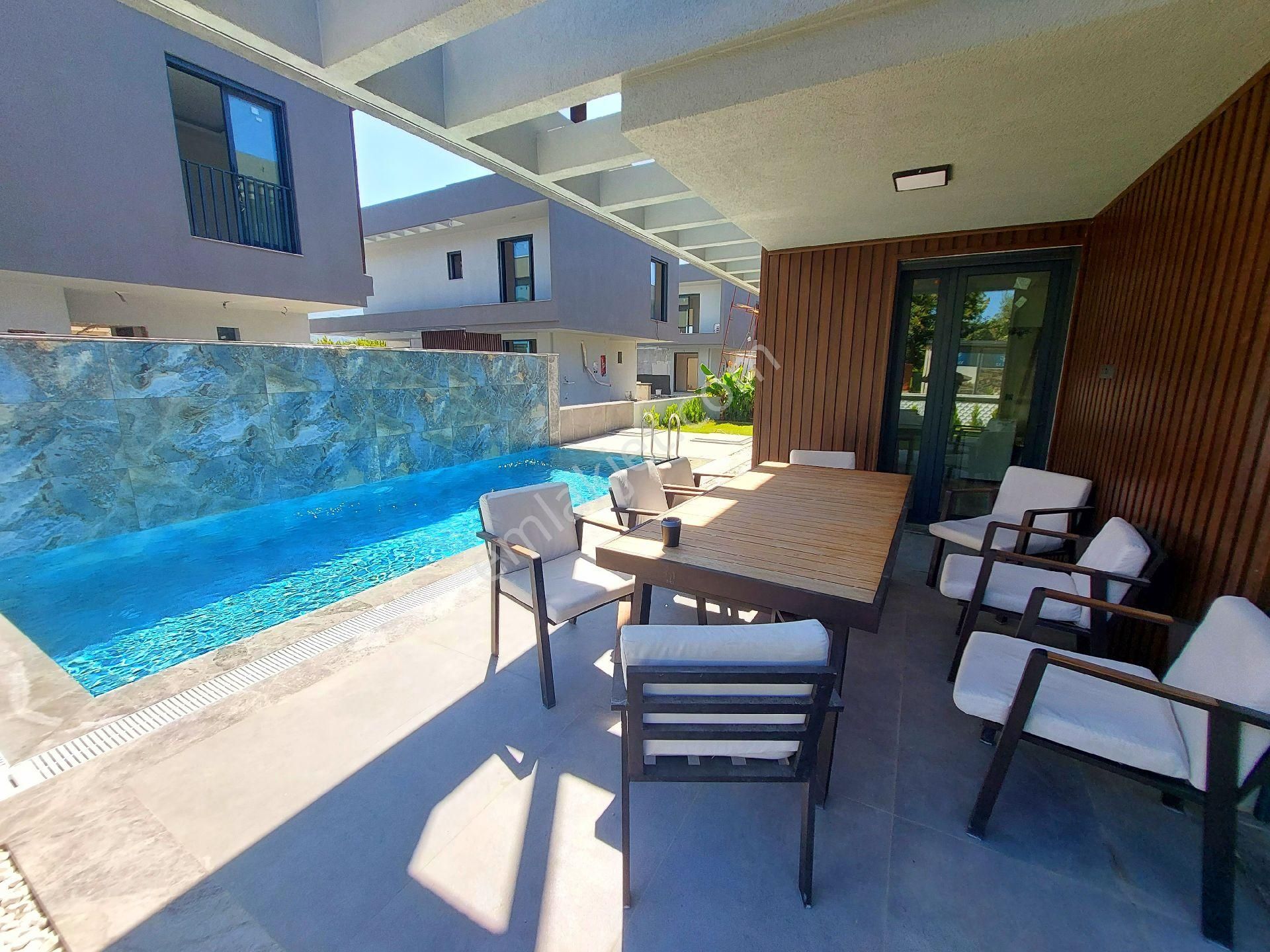 Kuşadasında Plaja Yakın Özel Havuzlu Tek Müstakil 4+1 Sıfır Villa - Görsel 5